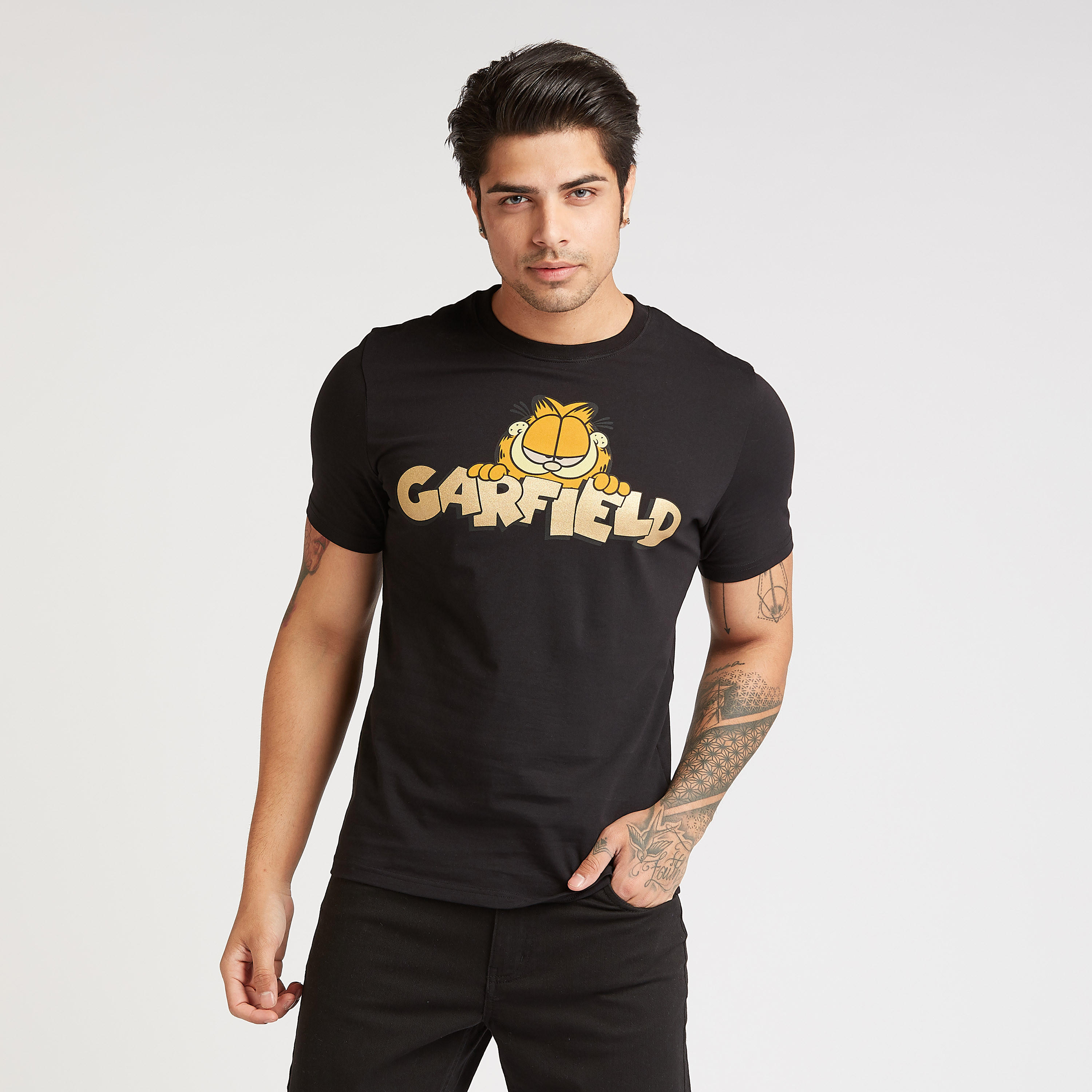 تيشيرت سليم بياقة ضيقة وأكمام قصيرة وطبعات غارفيلد-men-clothing-tshirtsandpolos-tshirts-image-1
