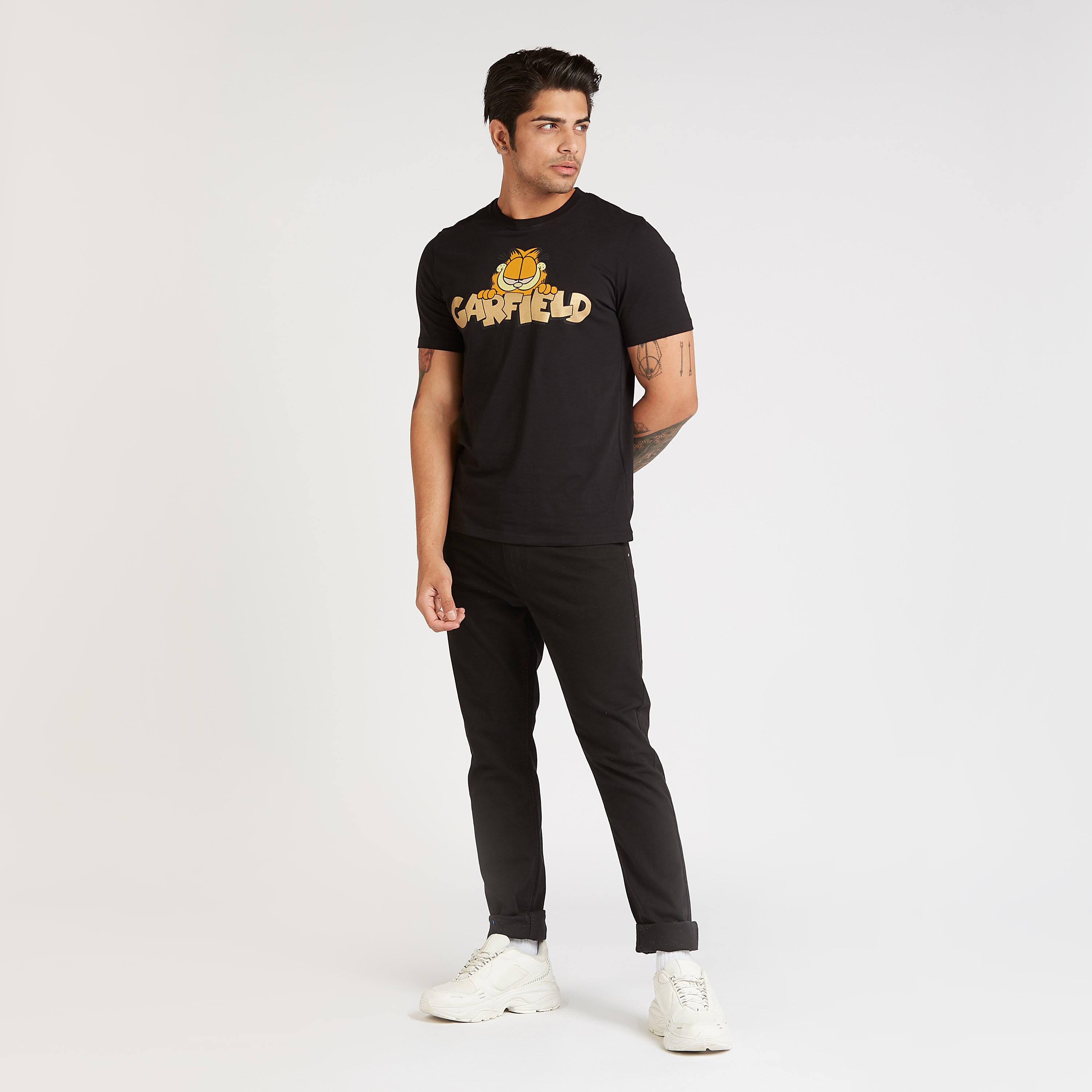 تيشيرت سليم بياقة ضيقة وأكمام قصيرة وطبعات غارفيلد-men-clothing-tshirtsandpolos-tshirts-image-2