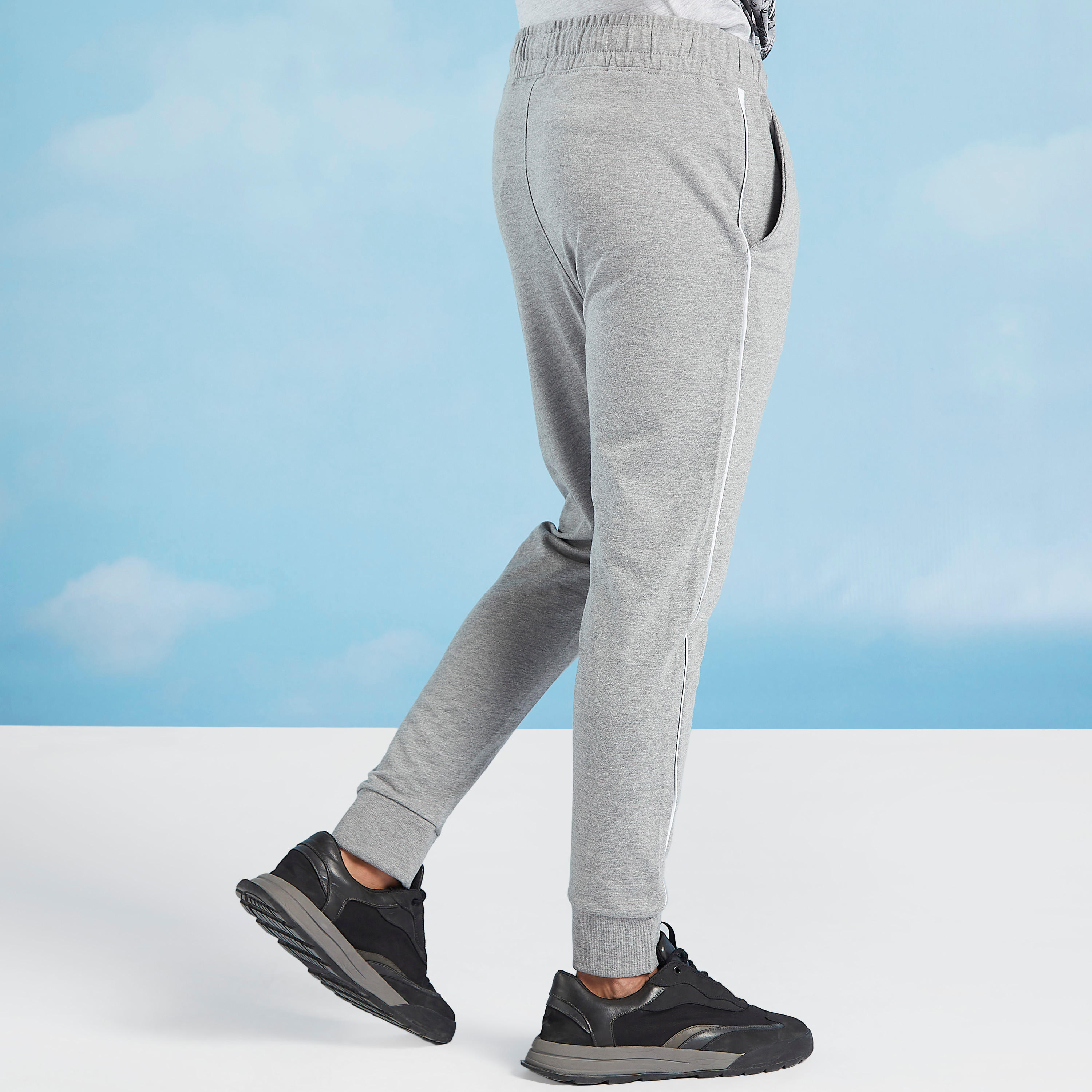 بنطلون رياضي مستدام بخصر مطاطي وجيوب وطبعات-men-clothing-bottoms-joggers-image-4
