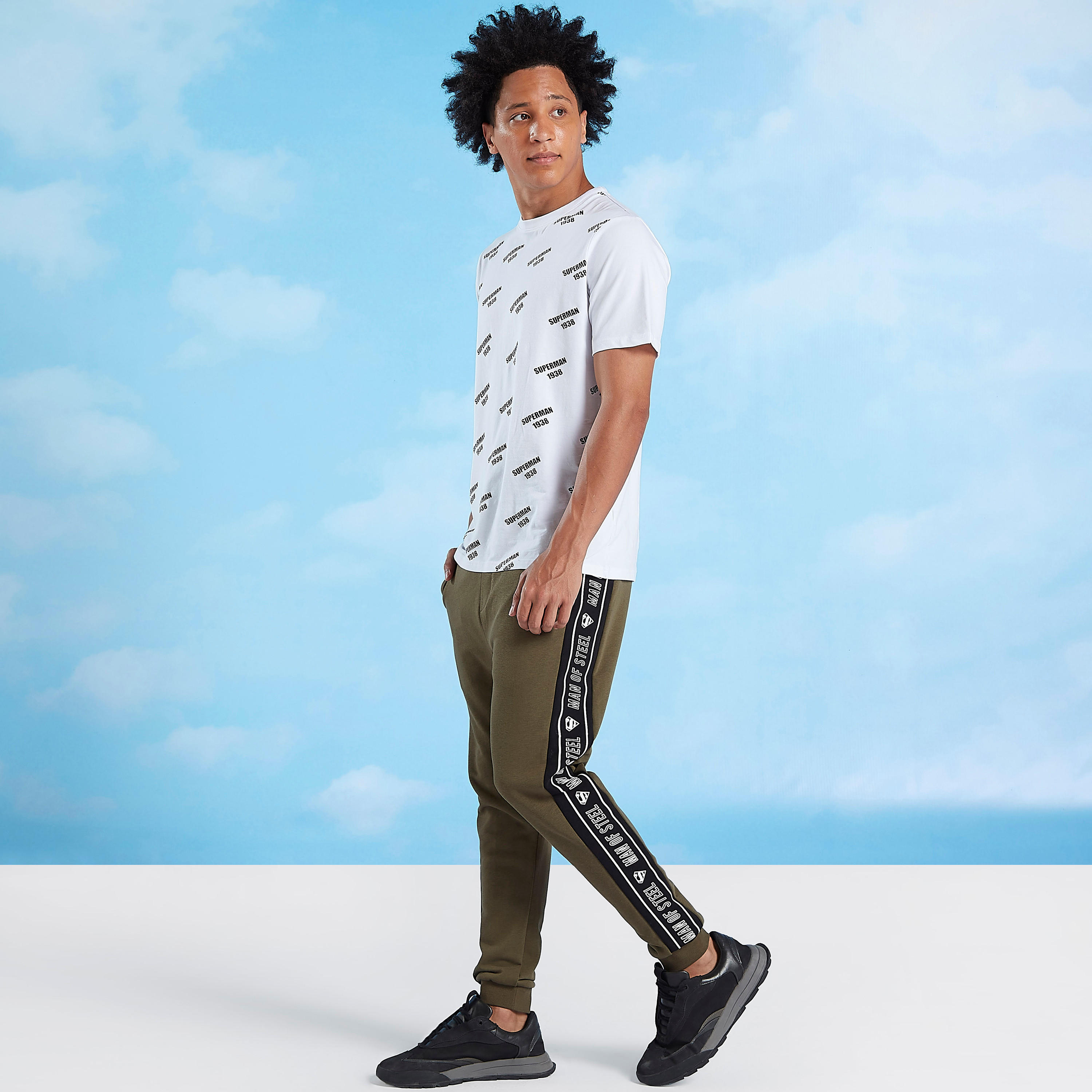 بنطلون رياضي بجيوب وأربطة وطبعات كابتن أمريكا-men-clothing-bottoms-joggers-image-2