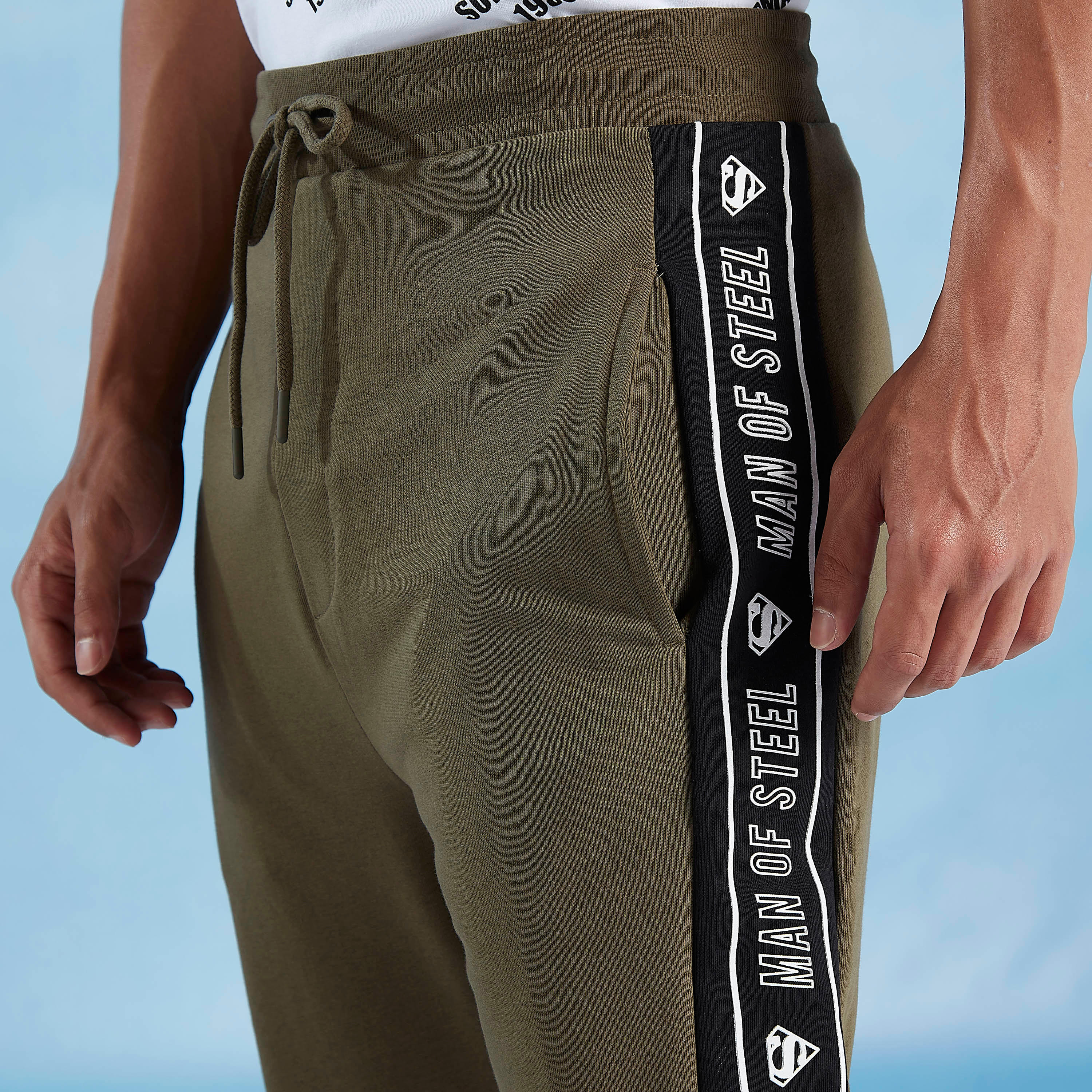 بنطلون رياضي بجيوب وأربطة وطبعات كابتن أمريكا-men-clothing-bottoms-joggers-image-3