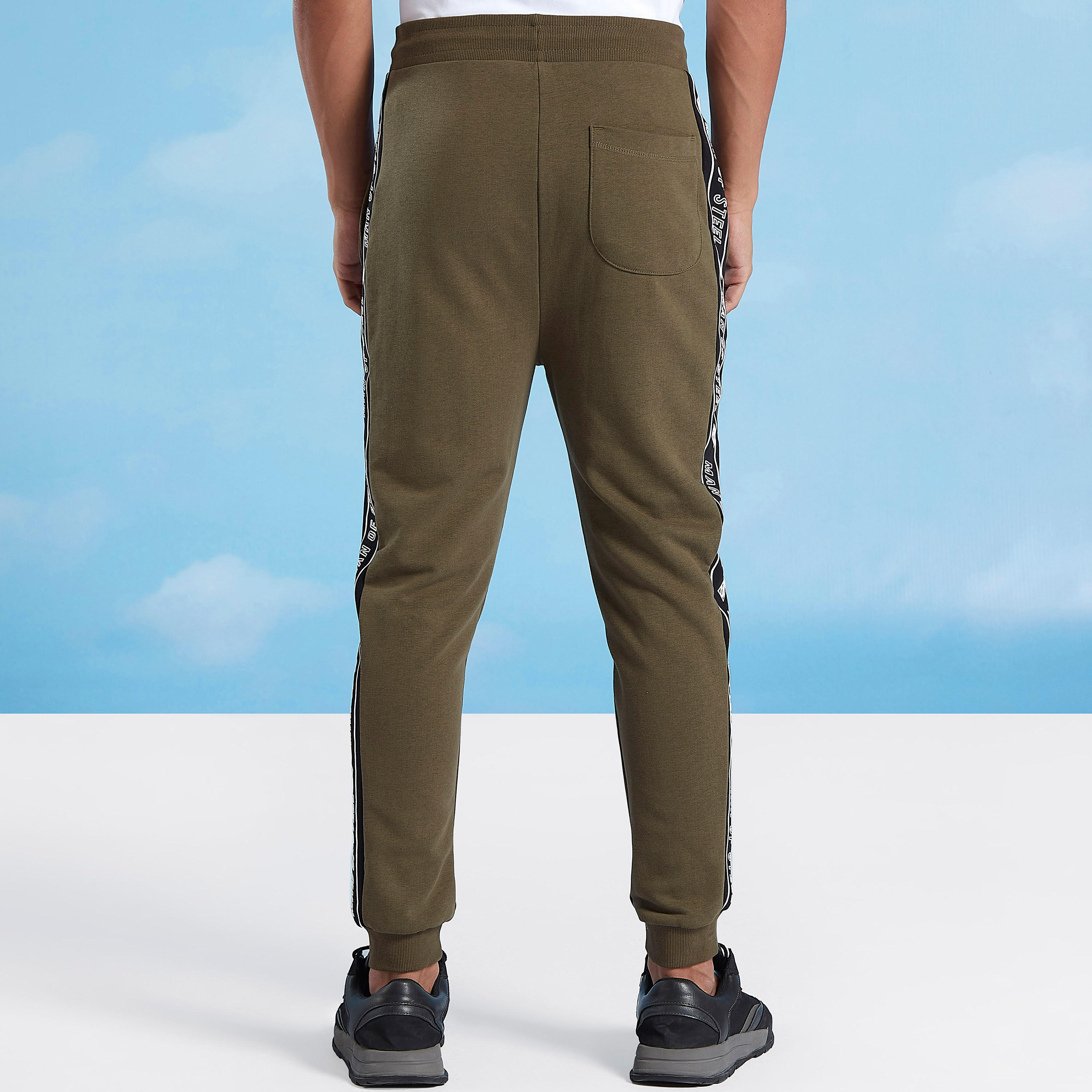 بنطلون رياضي بجيوب وأربطة وطبعات كابتن أمريكا-men-clothing-bottoms-joggers-image-4