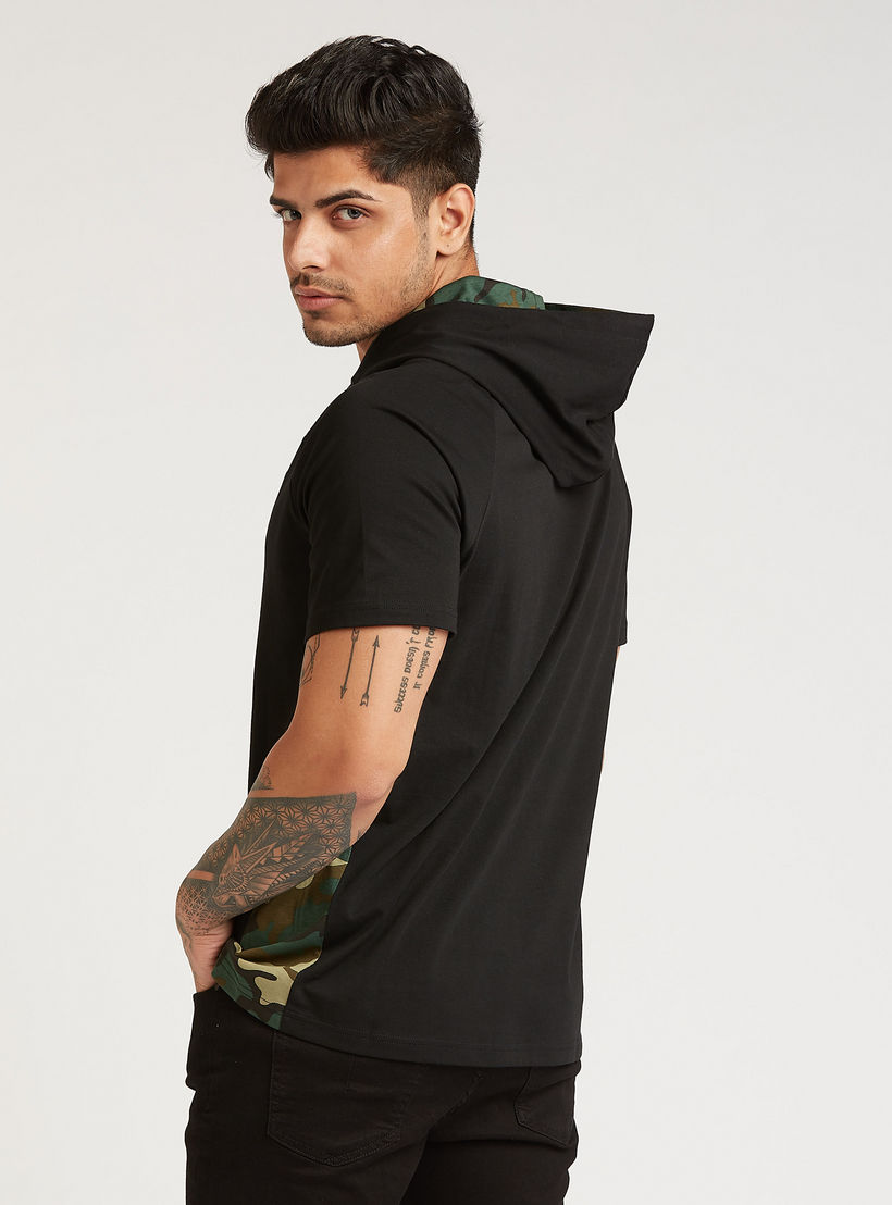 تيشيرت بقصة سليم بأكمام قصيرة وقبعة وطبعات سوبر مان-men-clothing-tshirtsandpolos-tshirts-image-4