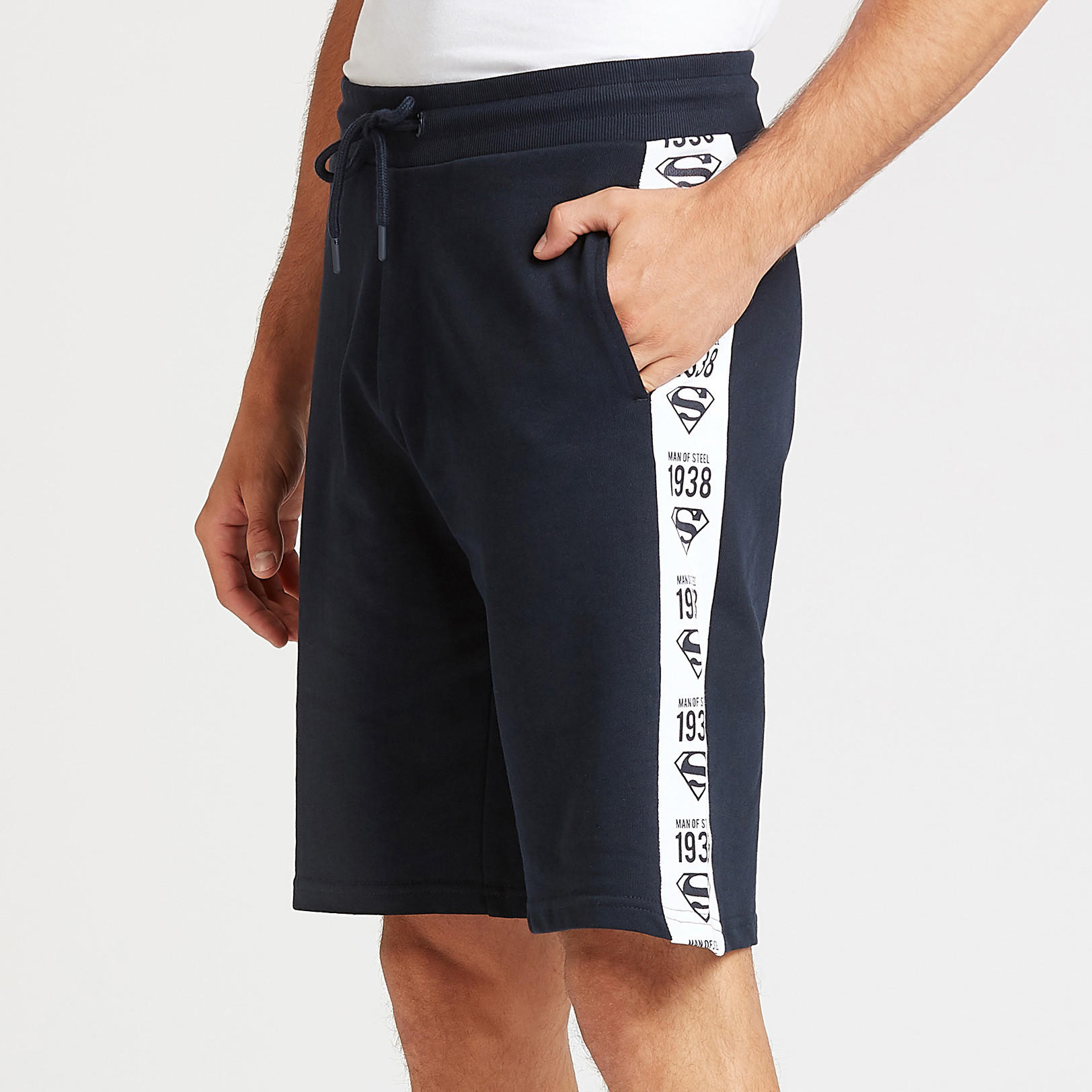 شورت برباط وتفاصيل جيوب وطبعات-men-clothing-bottoms-shorts-image-3