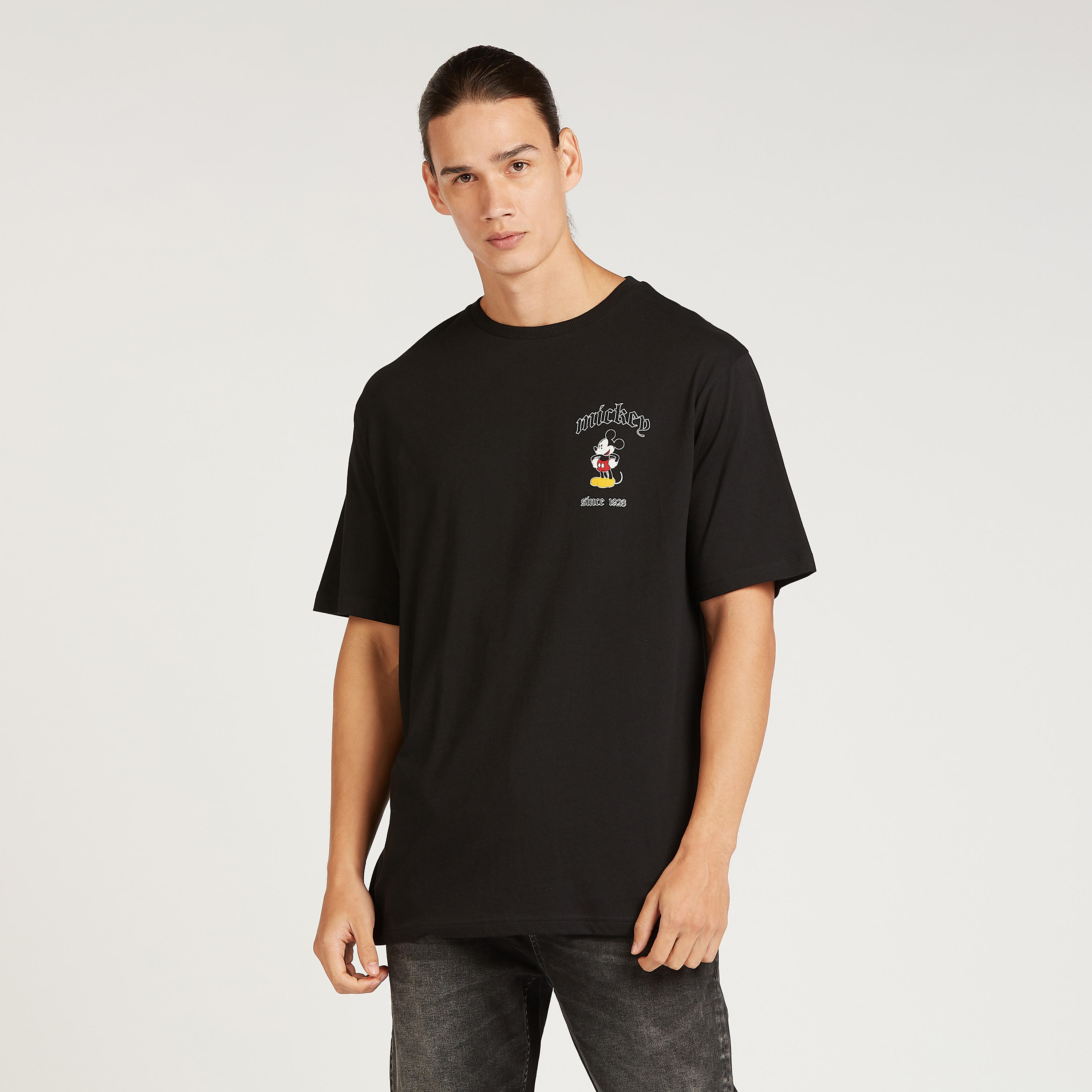 تيشيرت سليم بياقة مستديرة وأكمام قصيرة وطبعات ميكي ماوس-men-clothing-tshirtsandpolos-tshirts-image-1