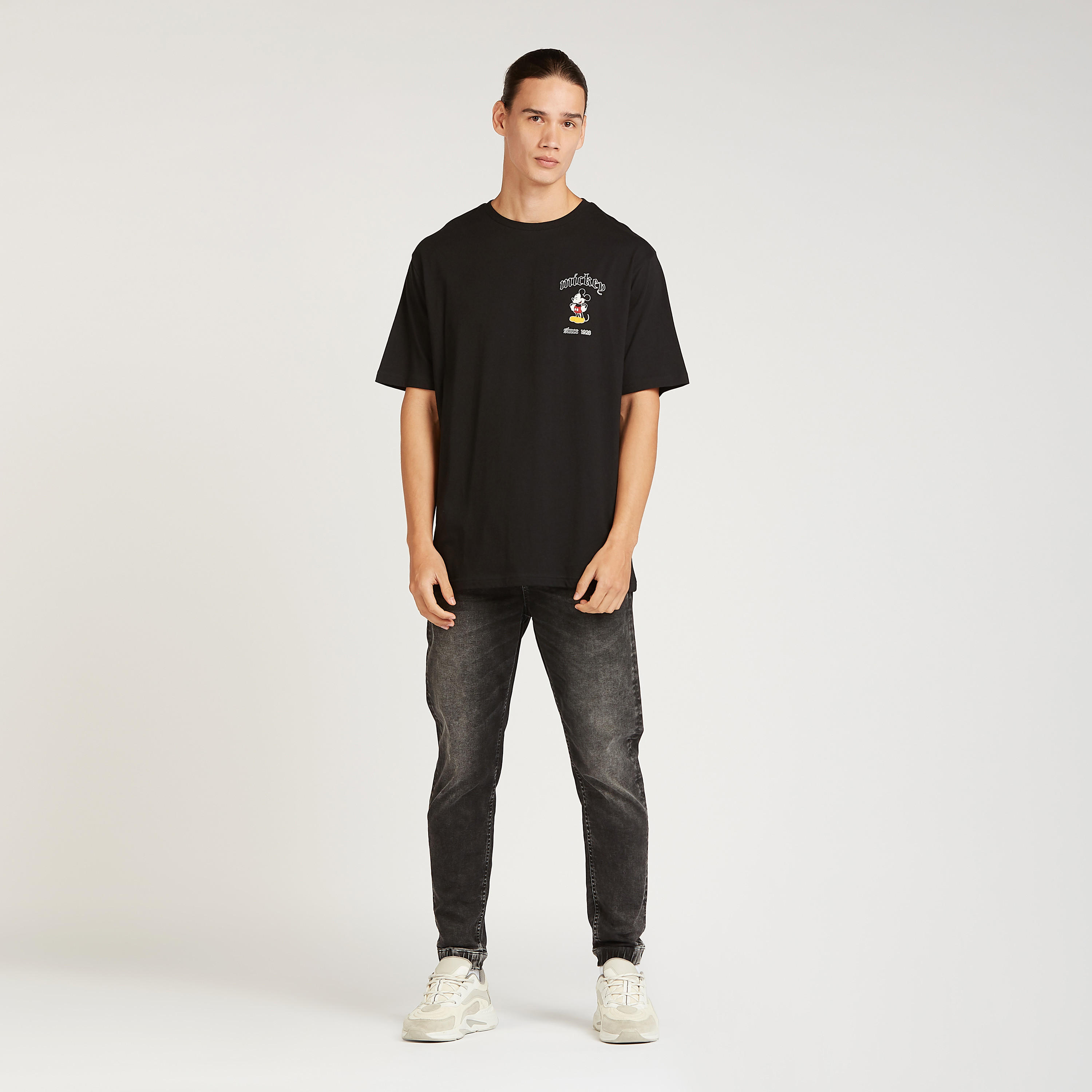 تيشيرت سليم بياقة مستديرة وأكمام قصيرة وطبعات ميكي ماوس-men-clothing-tshirtsandpolos-tshirts-image-4
