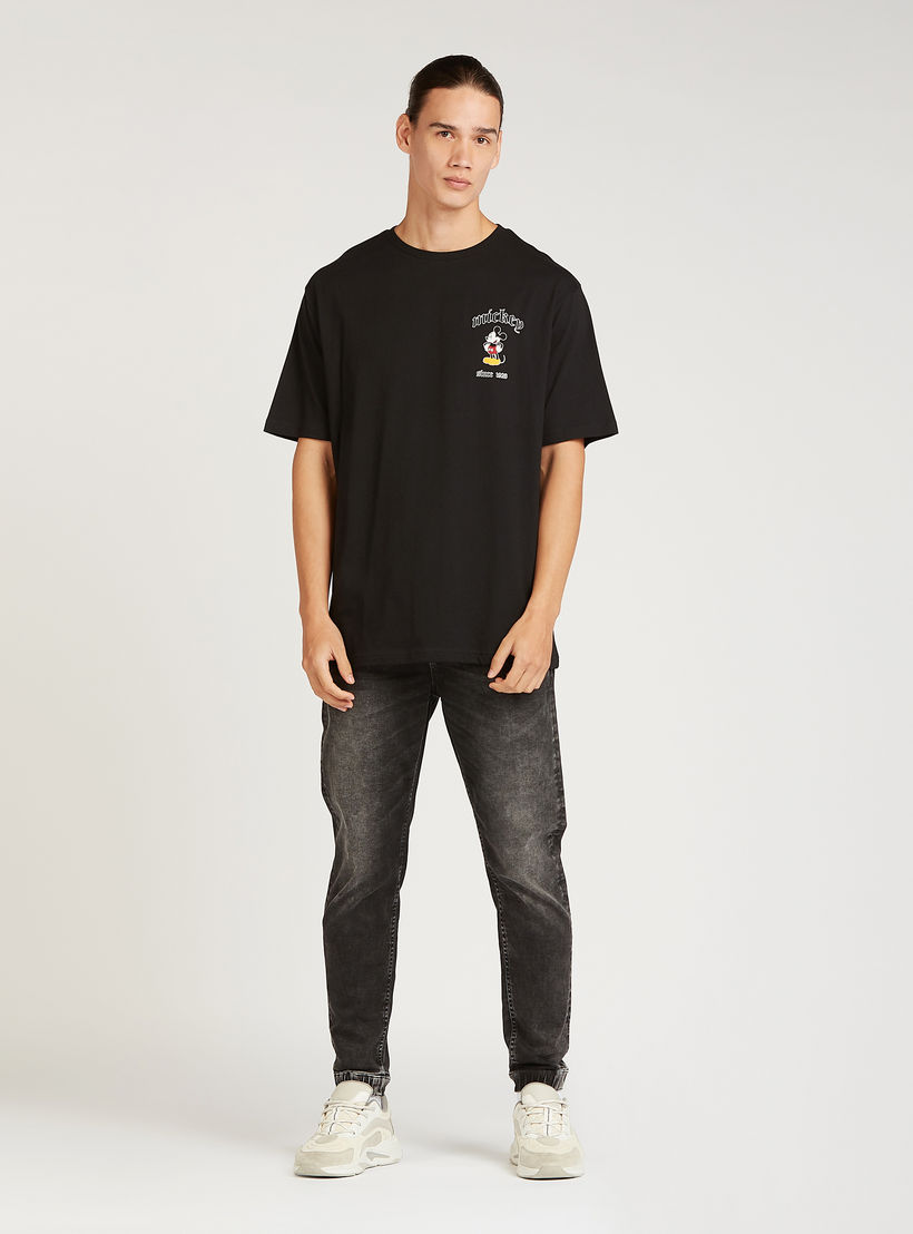 تيشيرت سليم بياقة مستديرة وأكمام قصيرة وطبعات ميكي ماوس-men-clothing-tshirtsandpolos-tshirts-image-4