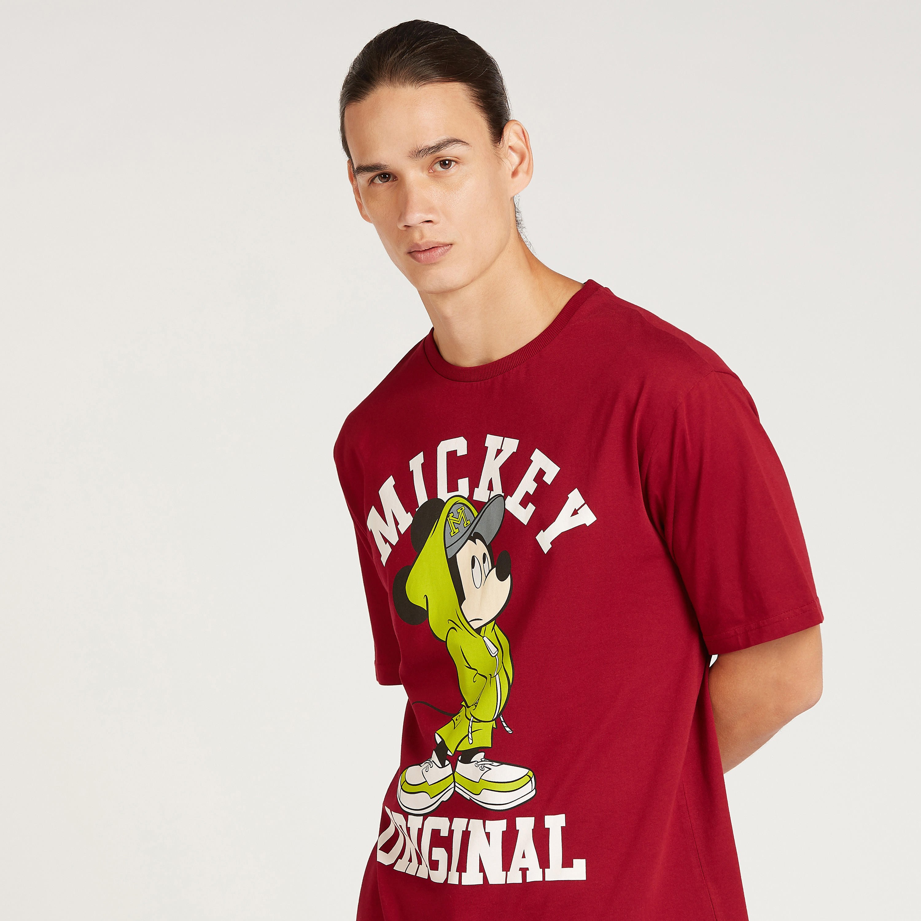 تيشيرت بقصة سليم بياقة ضيقة وأكمام قصيرة وطبعات ميكي ماوس-men-clothing-tshirtsandpolos-tshirts-image-3