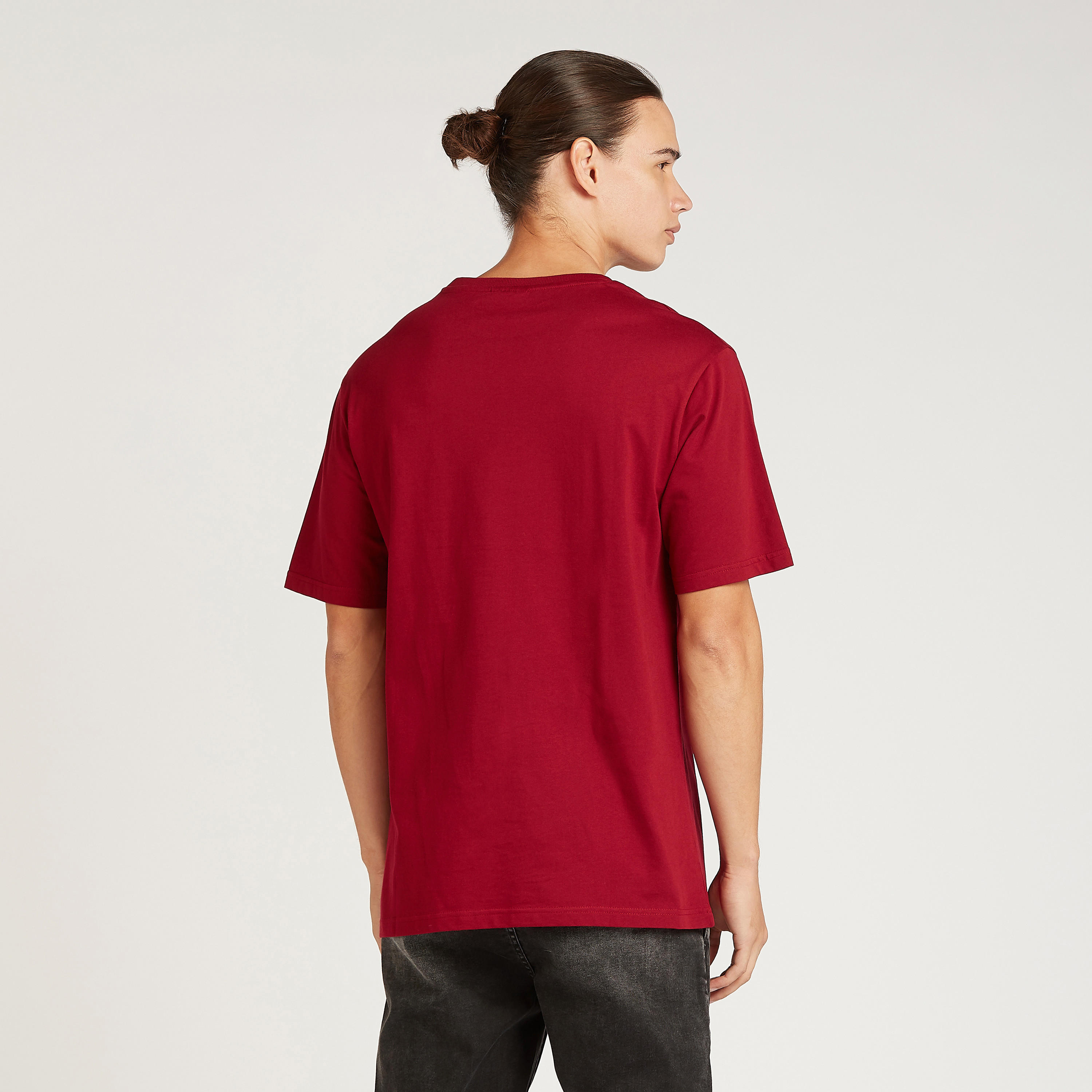 تيشيرت بقصة سليم بياقة ضيقة وأكمام قصيرة وطبعات ميكي ماوس-men-clothing-tshirtsandpolos-tshirts-image-4