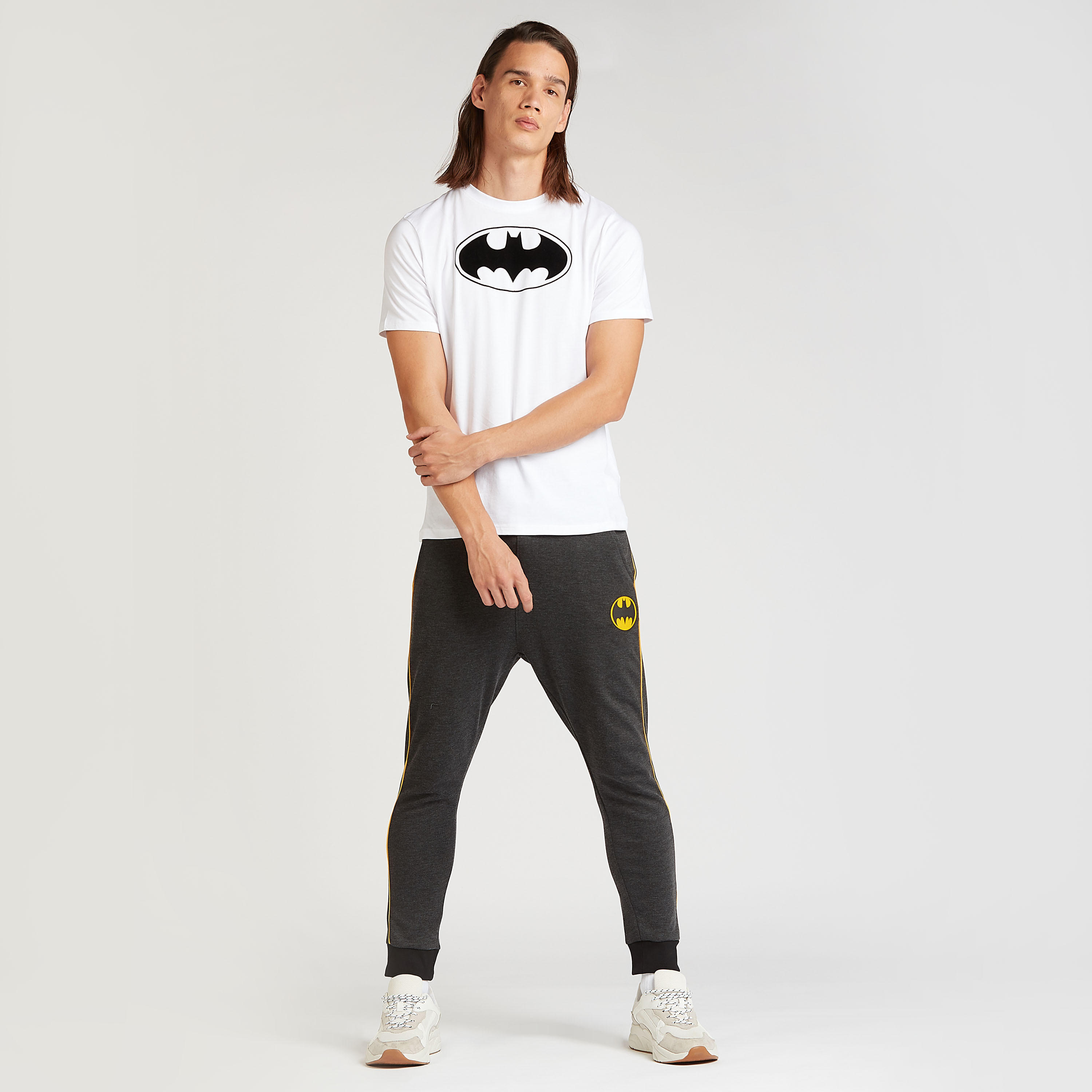 بنطلون رياضي بخصر مطاطي وجيوب وطبعات باتمان-men-clothing-bottoms-joggers-image-2