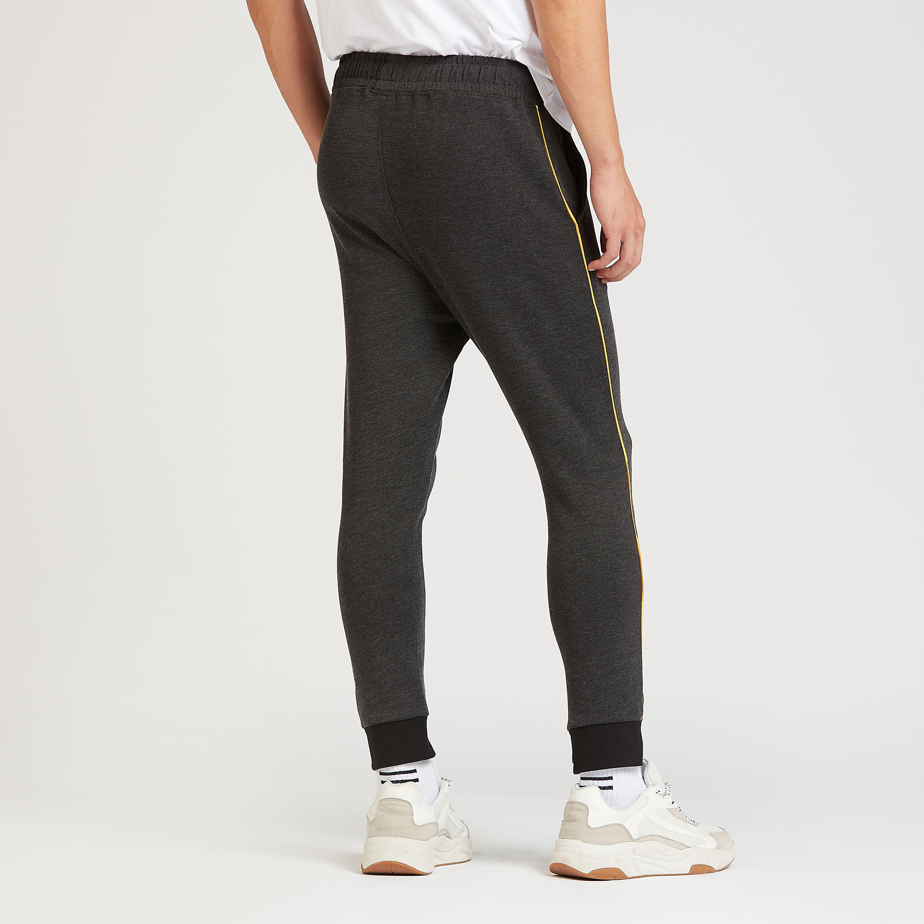 بنطلون رياضي بخصر مطاطي وجيوب وطبعات باتمان-men-clothing-bottoms-joggers-image-4