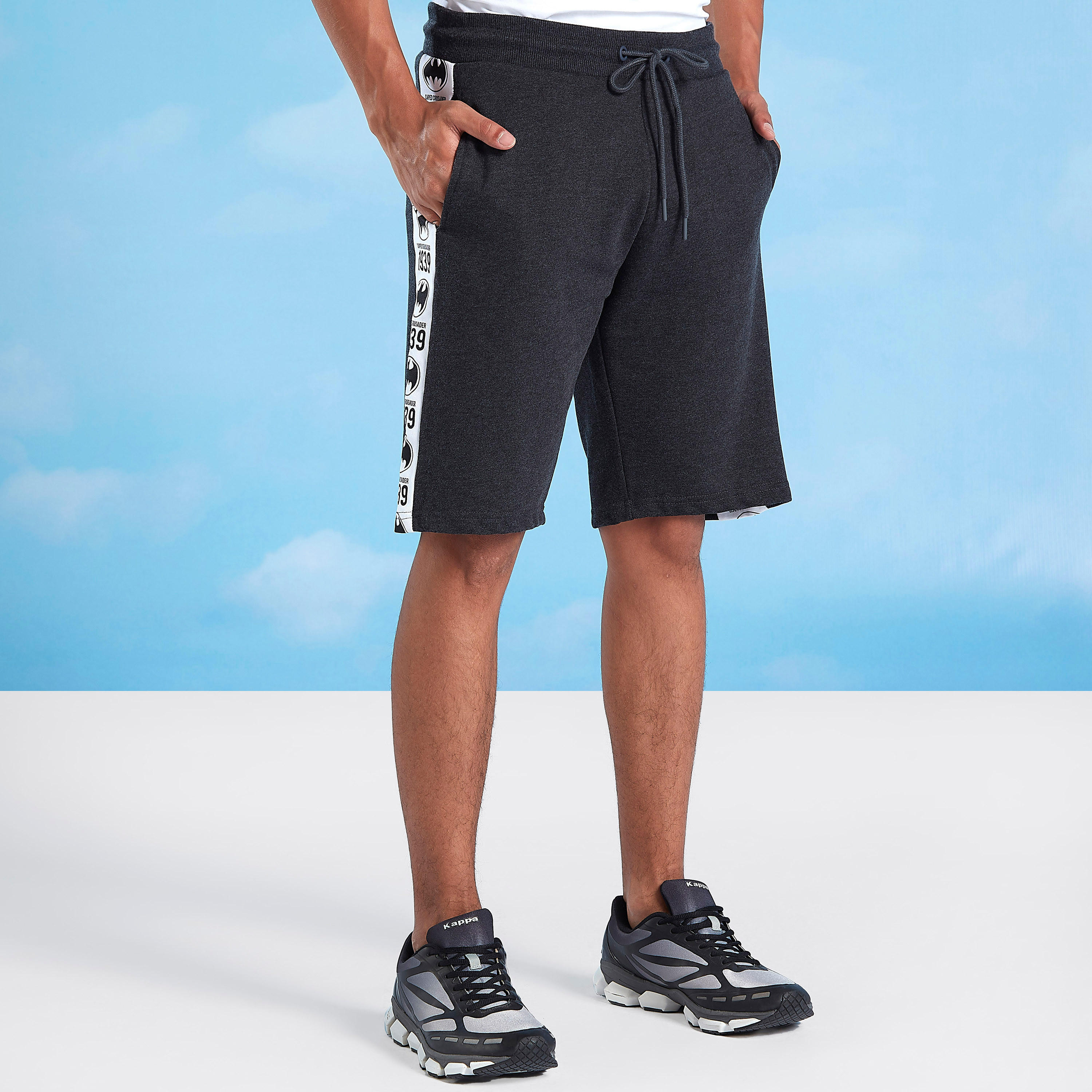 شورت بتفاصيل جيوب ورباط وطبعات باتمان-men-clothing-bottoms-shorts-image-1