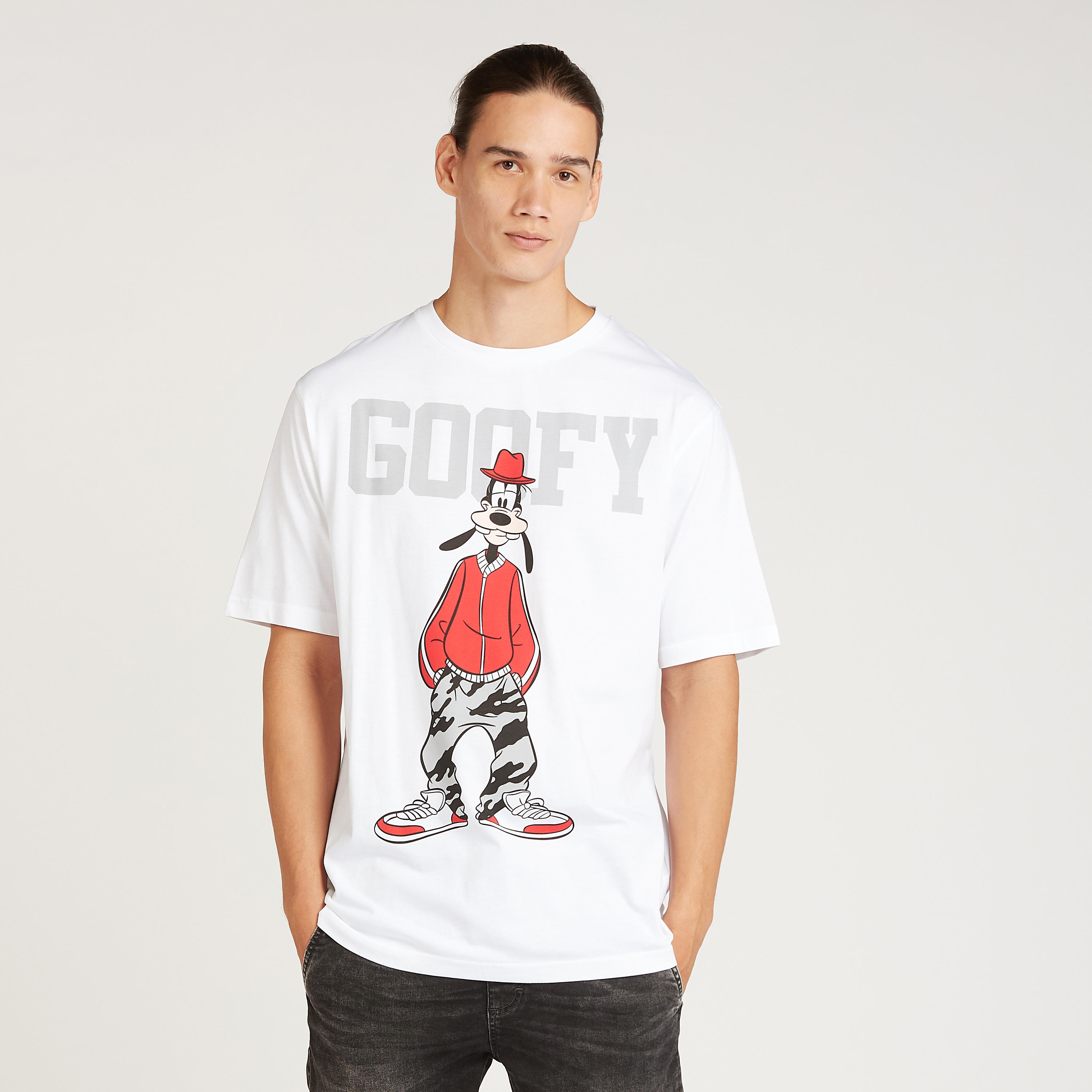 تيشيرت بقصة سليم بياقة ضيقة وأكمام قصيرة وطبعات جوفي-men-clothing-tshirtsandpolos-tshirts-image-1