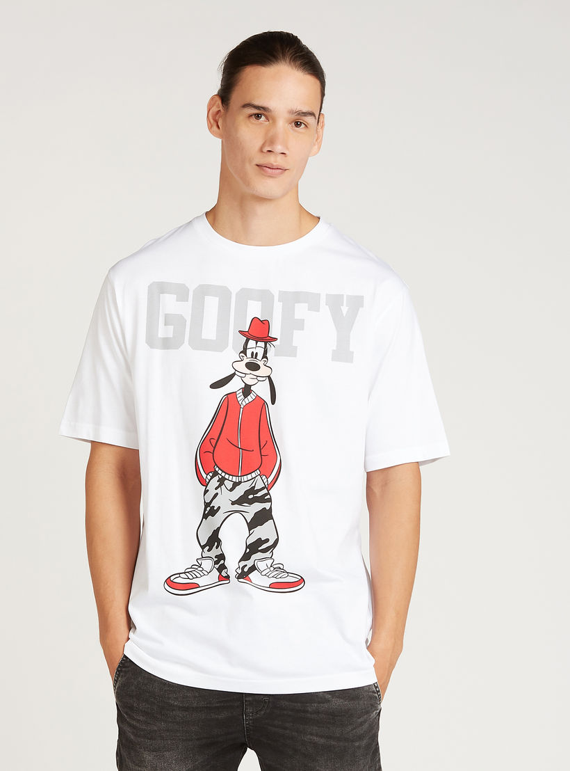 تيشيرت بقصة سليم بياقة ضيقة وأكمام قصيرة وطبعات جوفي-men-clothing-tshirtsandpolos-tshirts-image-1