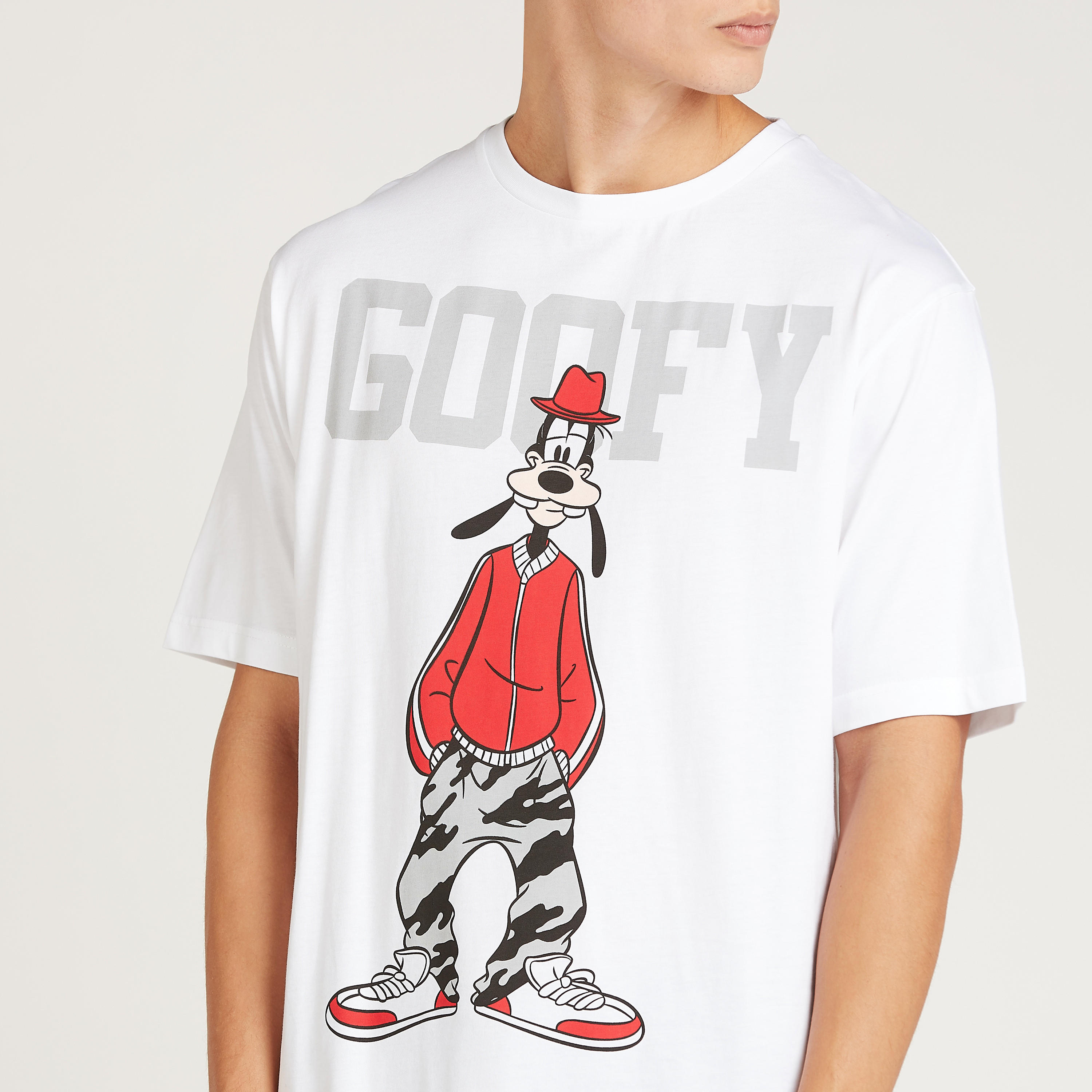 تيشيرت بقصة سليم بياقة ضيقة وأكمام قصيرة وطبعات جوفي-men-clothing-tshirtsandpolos-tshirts-image-3