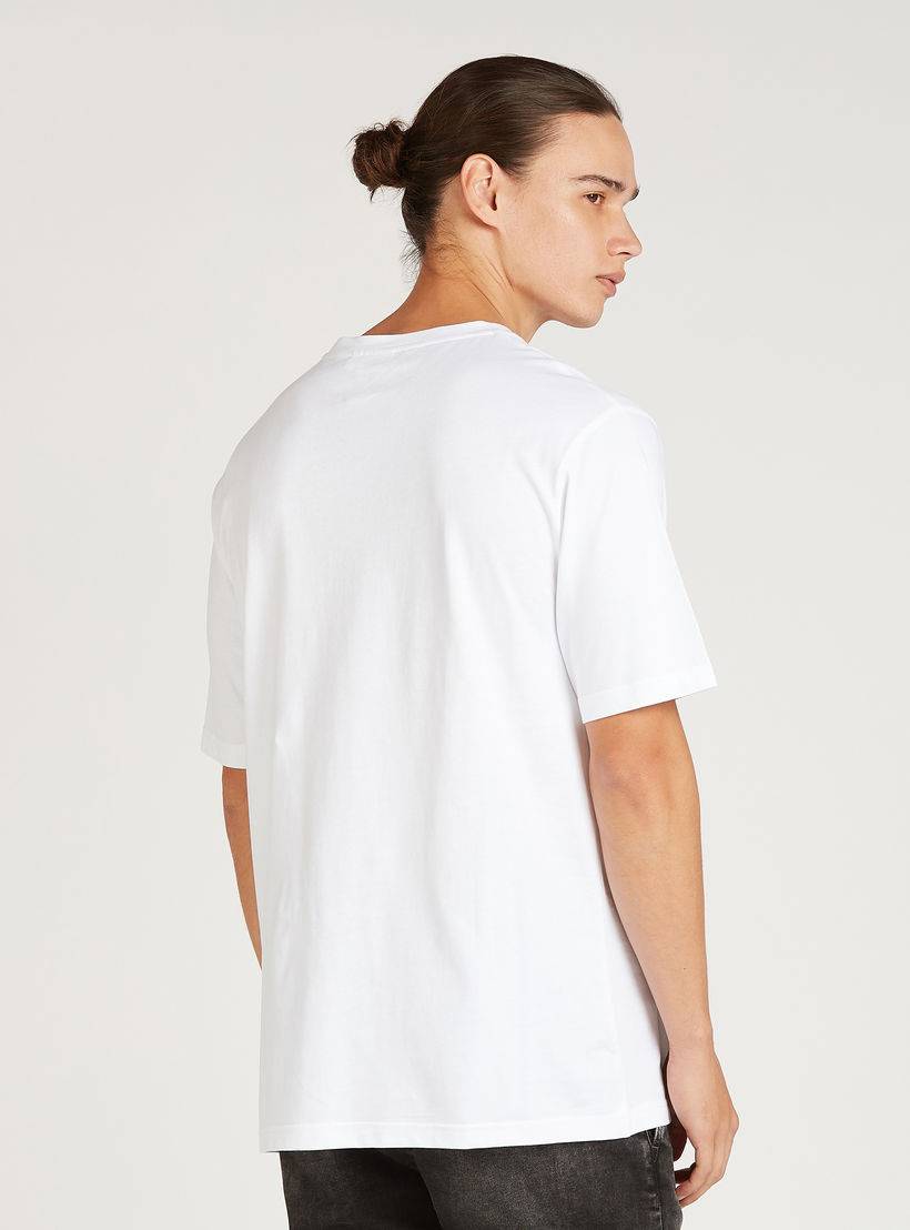 تيشيرت بقصة سليم بياقة ضيقة وأكمام قصيرة وطبعات جوفي-men-clothing-tshirtsandpolos-tshirts-image-4