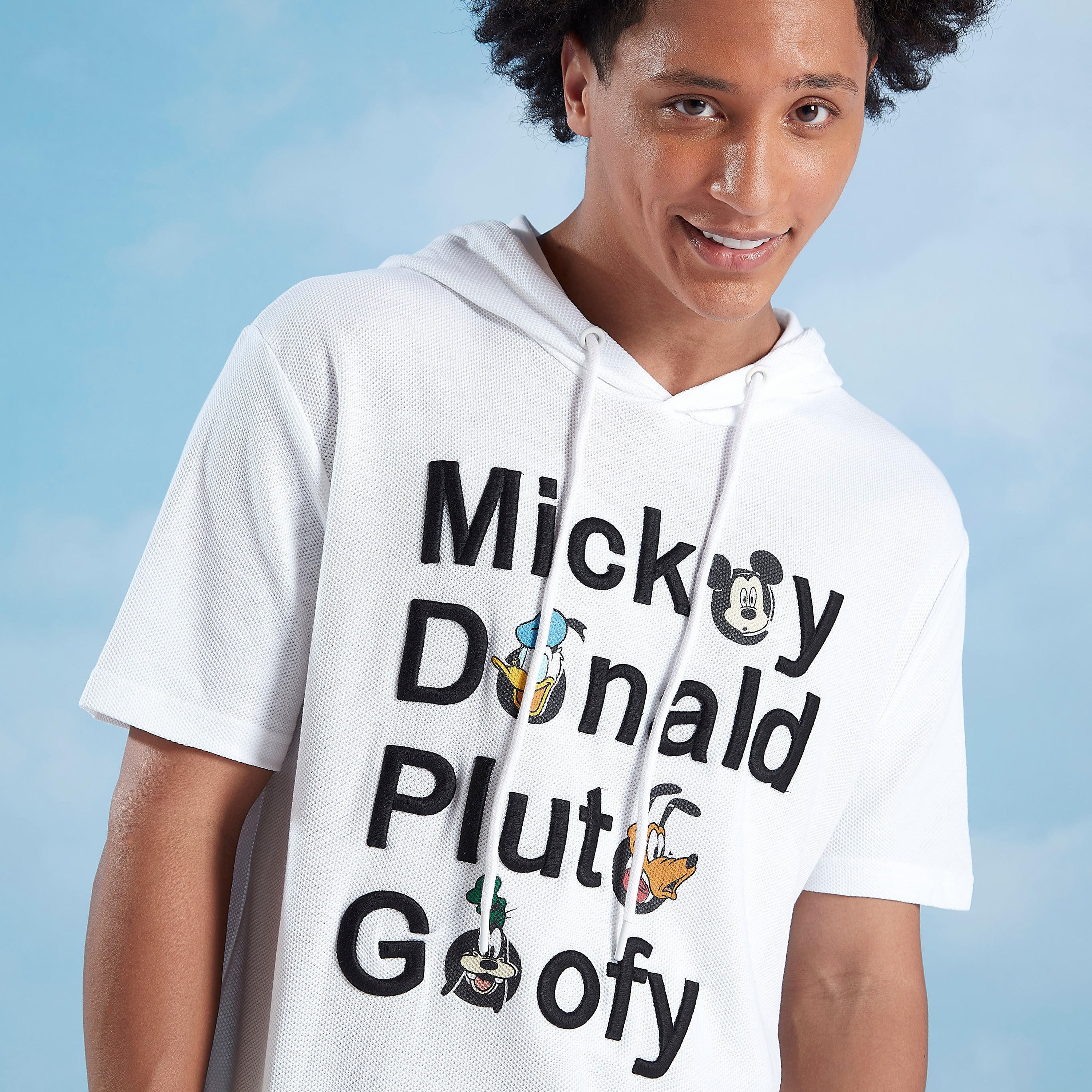 تيشيرت بأكمام قصيرة وطبعات ميكي ماوس وفريندز-men-clothing-tshirtsandpolos-tshirts-image-1