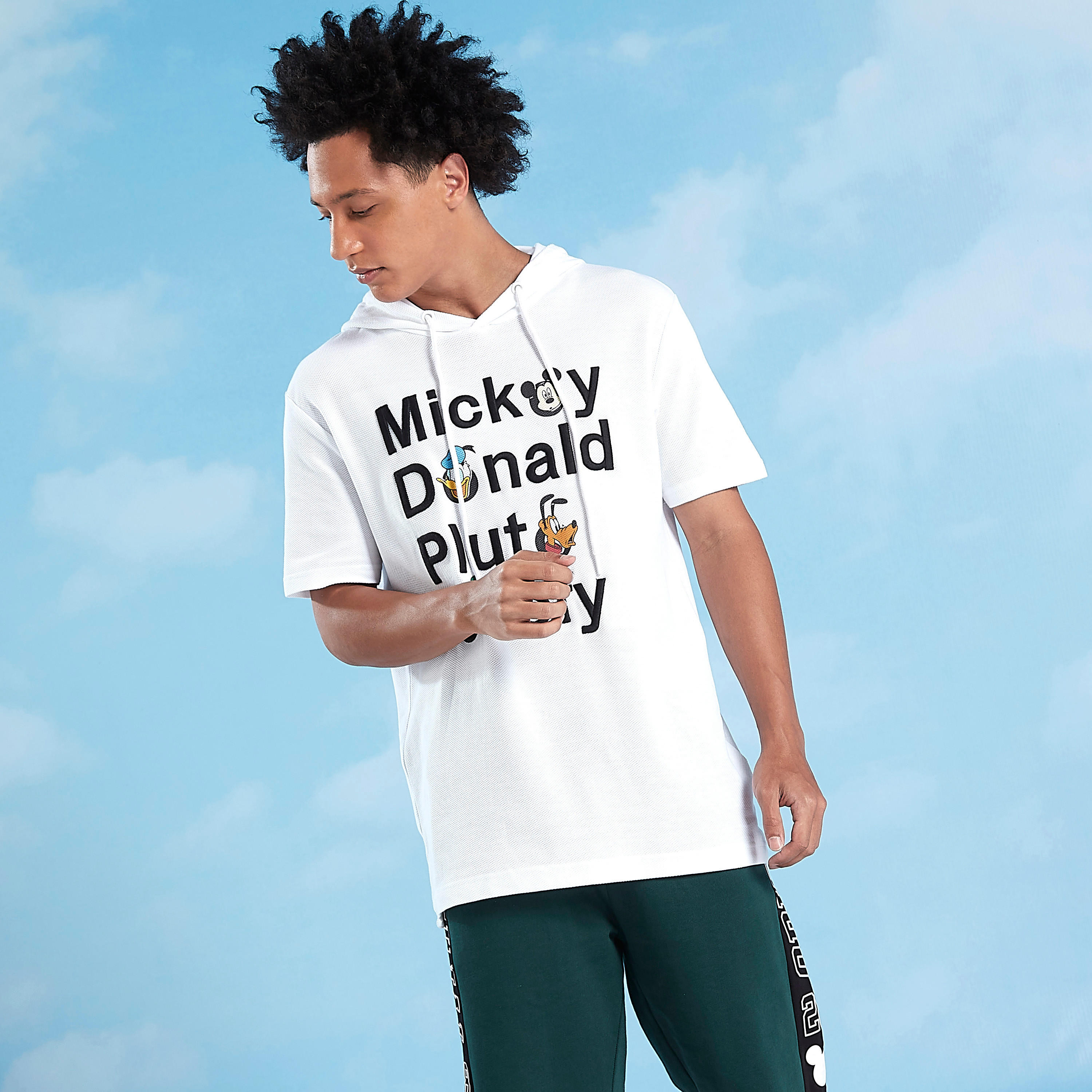 تيشيرت بأكمام قصيرة وطبعات ميكي ماوس وفريندز-men-clothing-tshirtsandpolos-tshirts-image-5