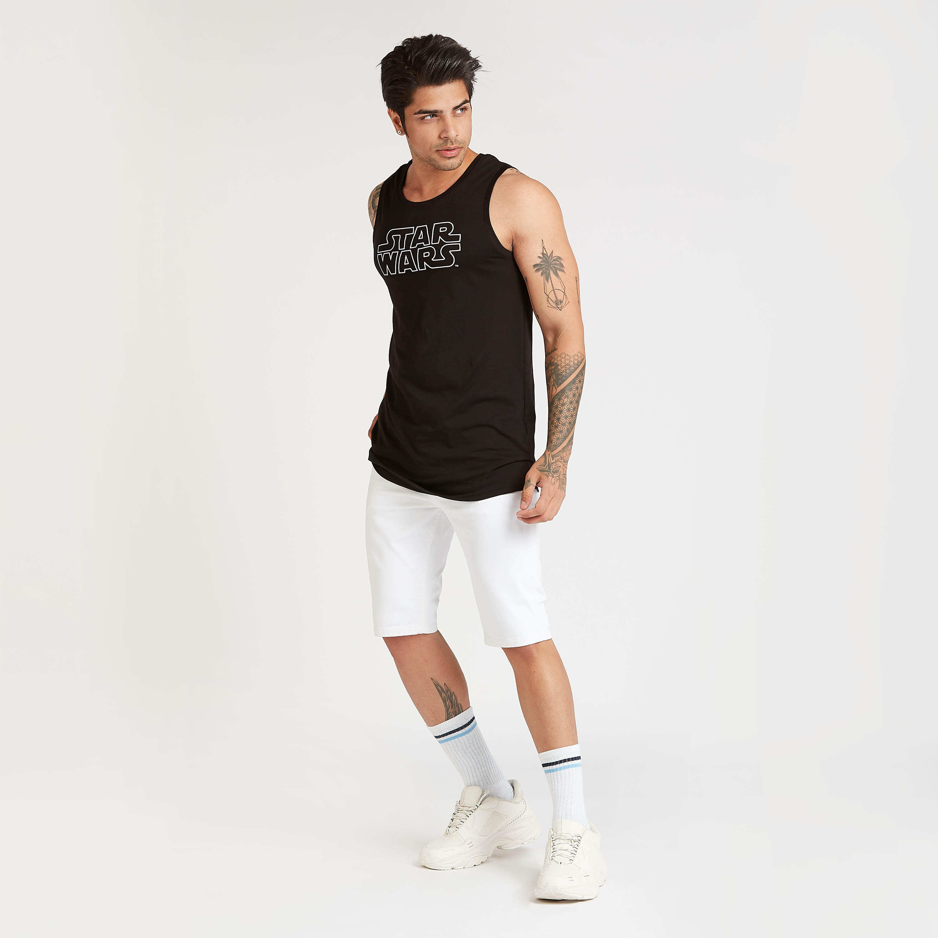 فيست سليم دون أكمام بطبعات ستار وورز وياقة مستديرة-men-clothing-tshirtsandpolos-vests-image-2
