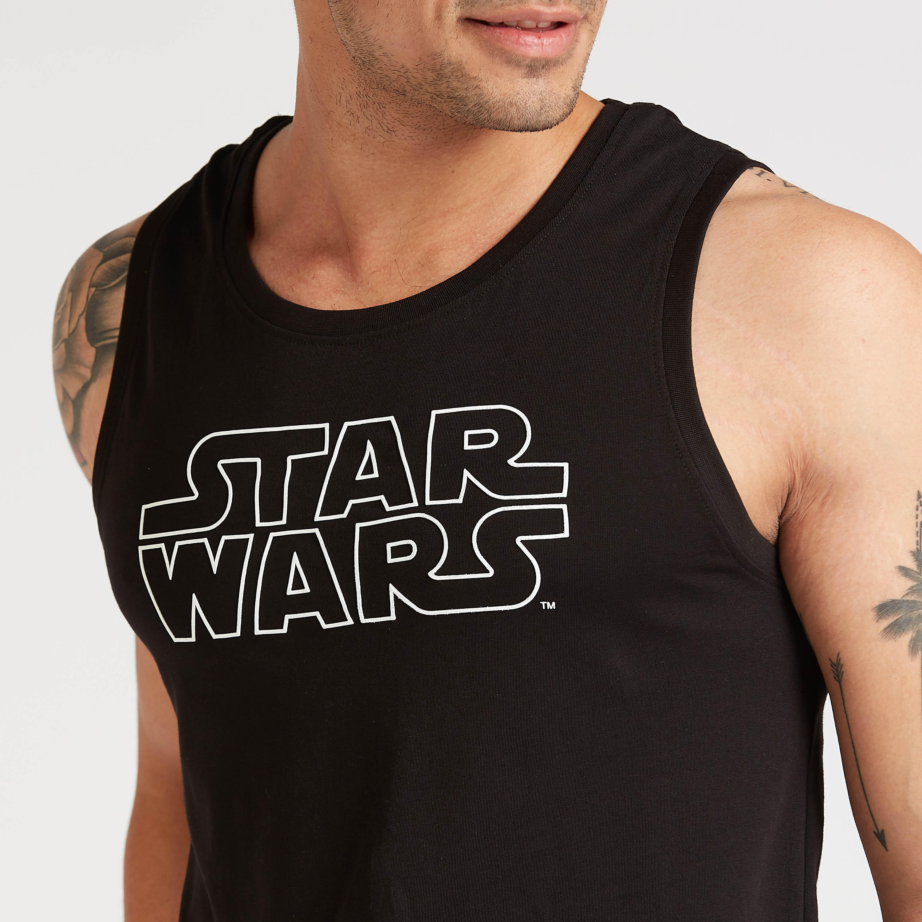 فيست سليم دون أكمام بطبعات ستار وورز وياقة مستديرة-men-clothing-tshirtsandpolos-vests-image-3