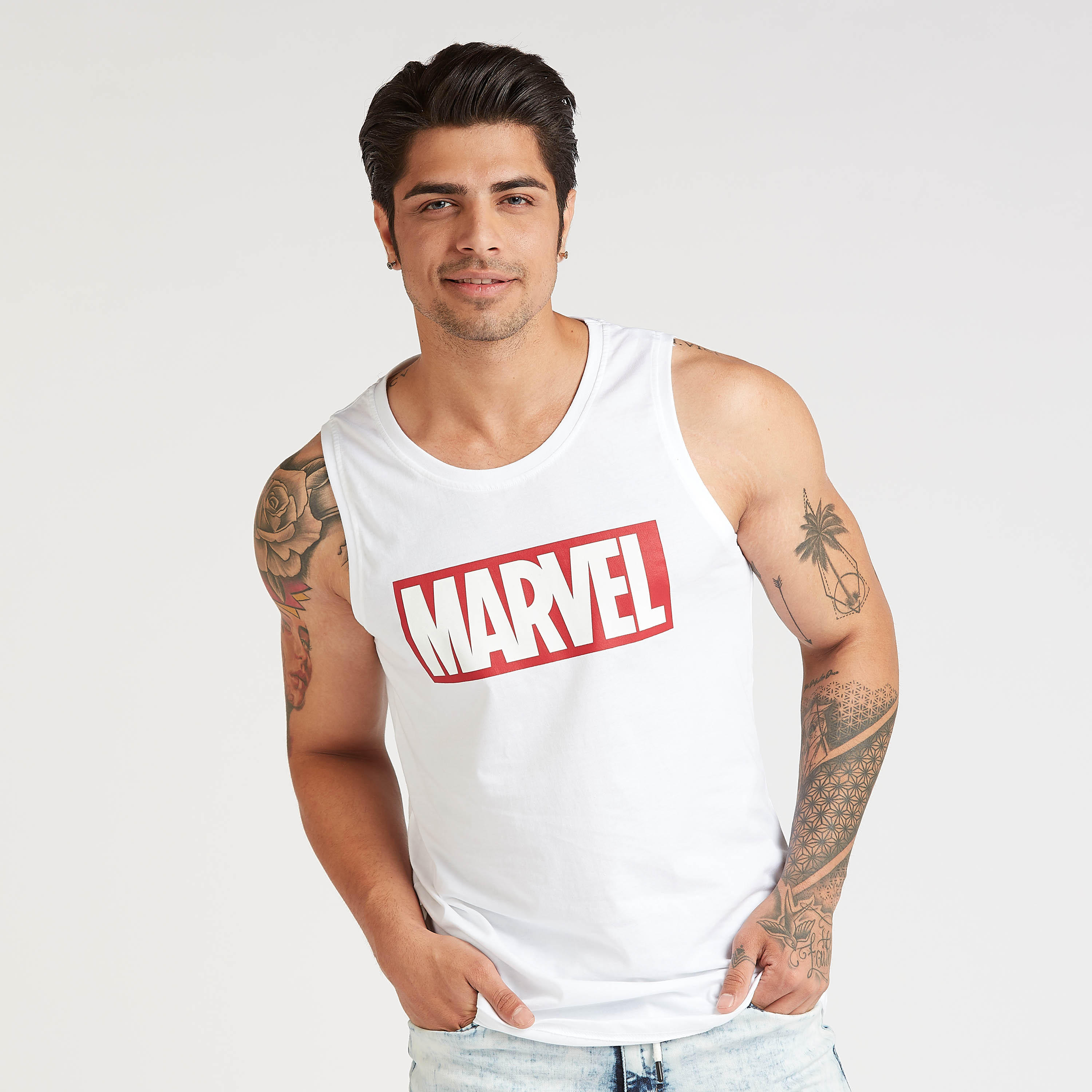 فيست سليم دون أكمام بطبعات مارفل وياقة مستديرة-men-clothing-tshirtsandpolos-vests-image-1