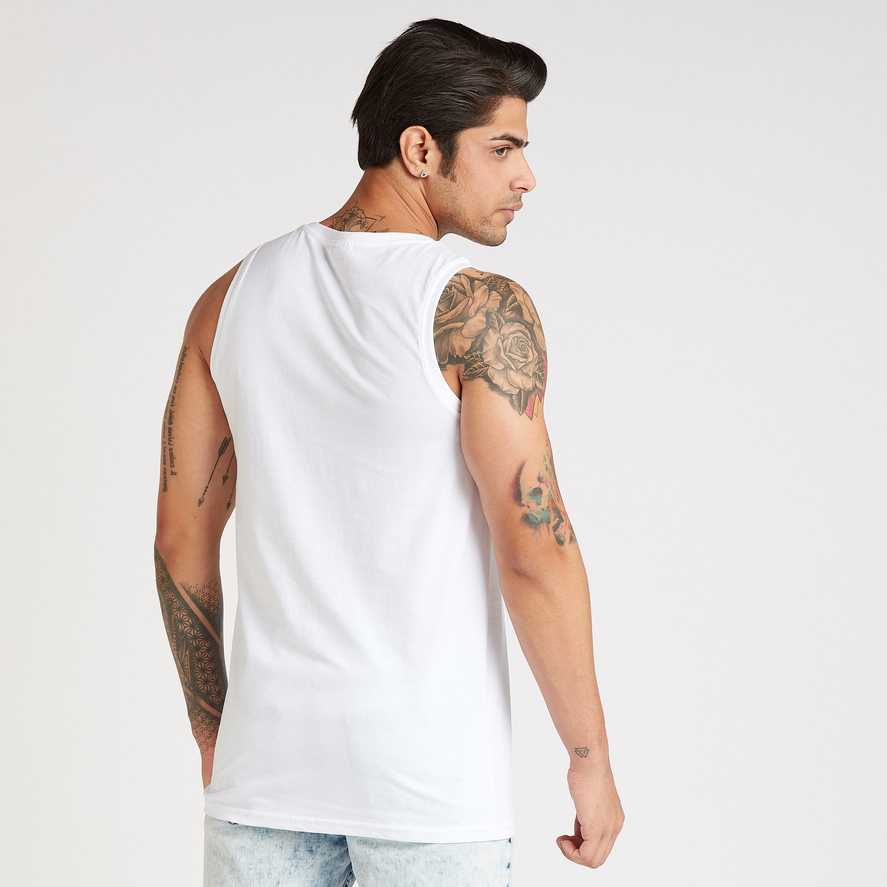 فيست سليم دون أكمام بطبعات مارفل وياقة مستديرة-men-clothing-tshirtsandpolos-vests-image-4