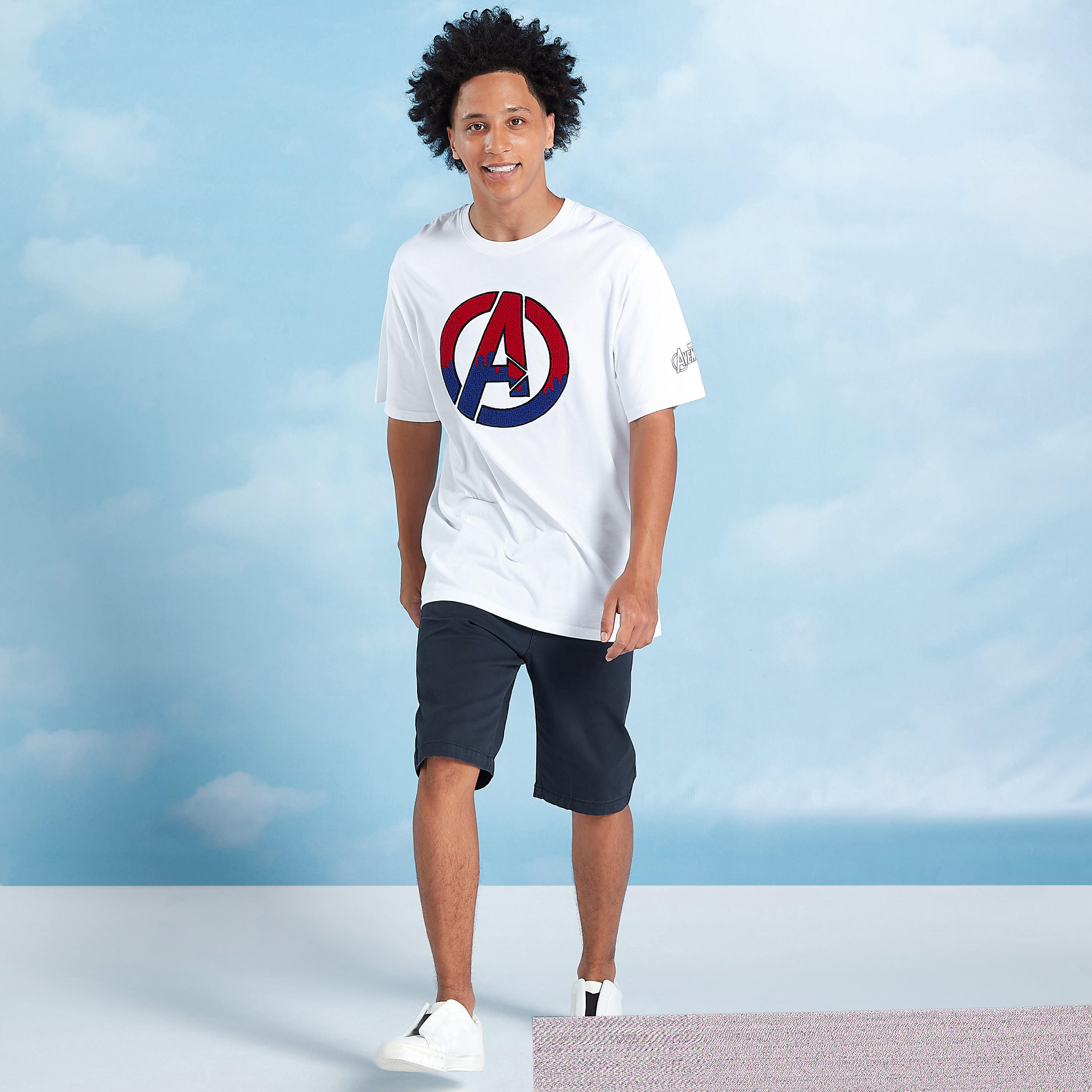 تيشيرت سليم بياقة ضيقة وأكمام قصيرة وطبعات أفنجرز-men-clothing-tshirtsandpolos-tshirts-image-2