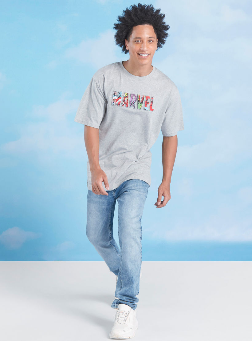 تيشيرت بقصة سليم بياقة مستديرة وأكمام قصيرة وطبعات أفنجرز-men-clothing-tshirtsandpolos-tshirts-image-3
