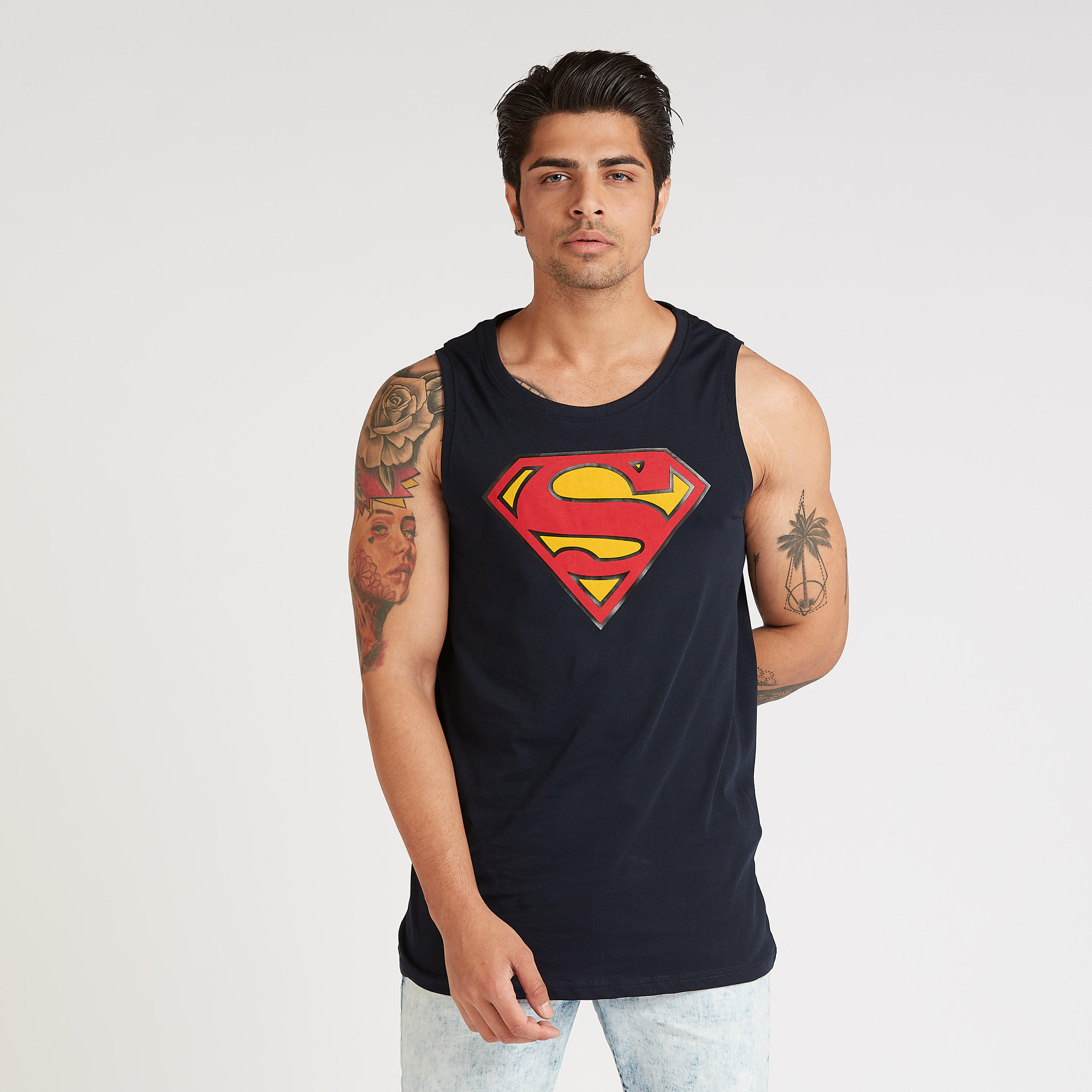 فيست دون أكمام سليم بطبعات سوبر مان وياقة مستديرة-men-clothing-tshirtsandpolos-vests-image-1