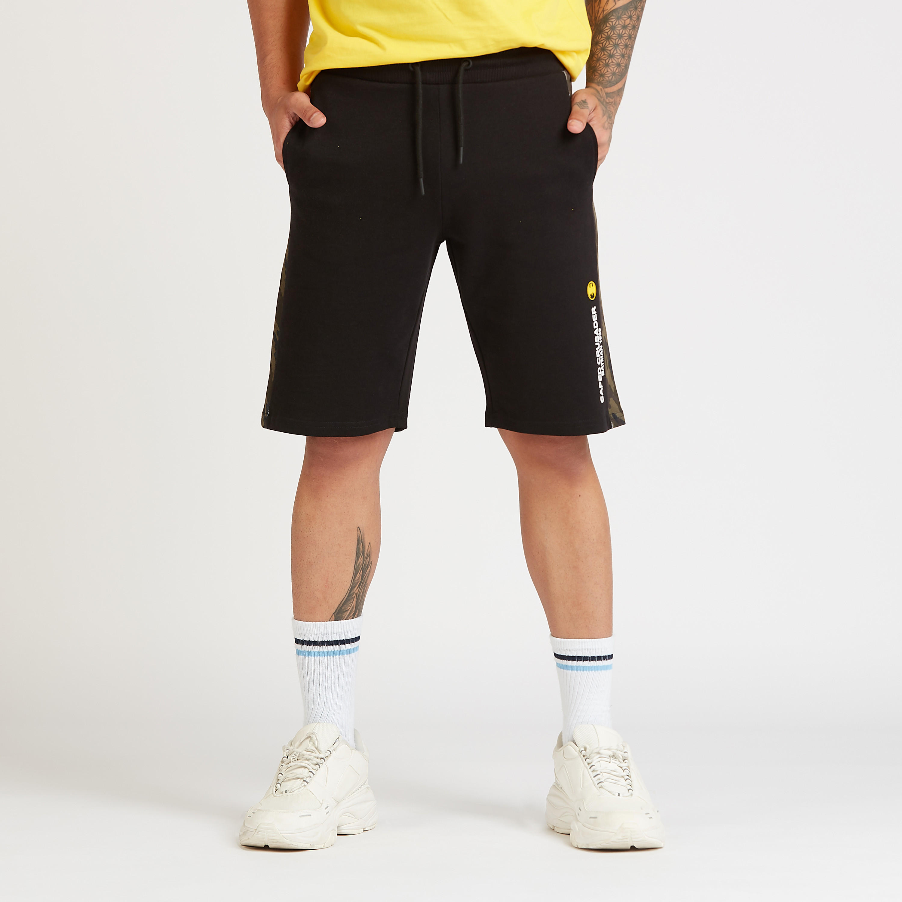 شورت بتفاصيل جيوب ورباط وطبعات باتمان-men-clothing-bottoms-shorts-image-1