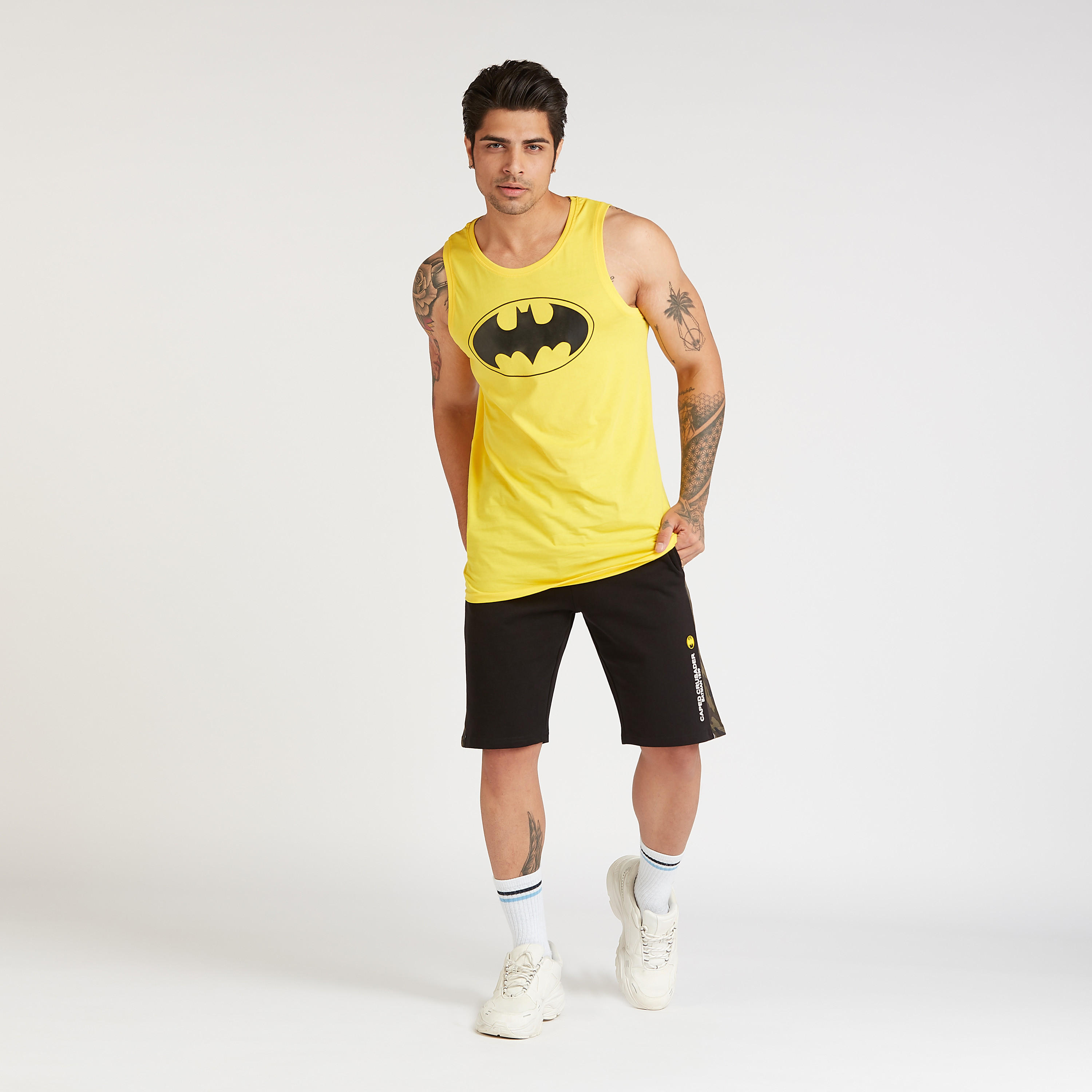 شورت بتفاصيل جيوب ورباط وطبعات باتمان-men-clothing-bottoms-shorts-image-2