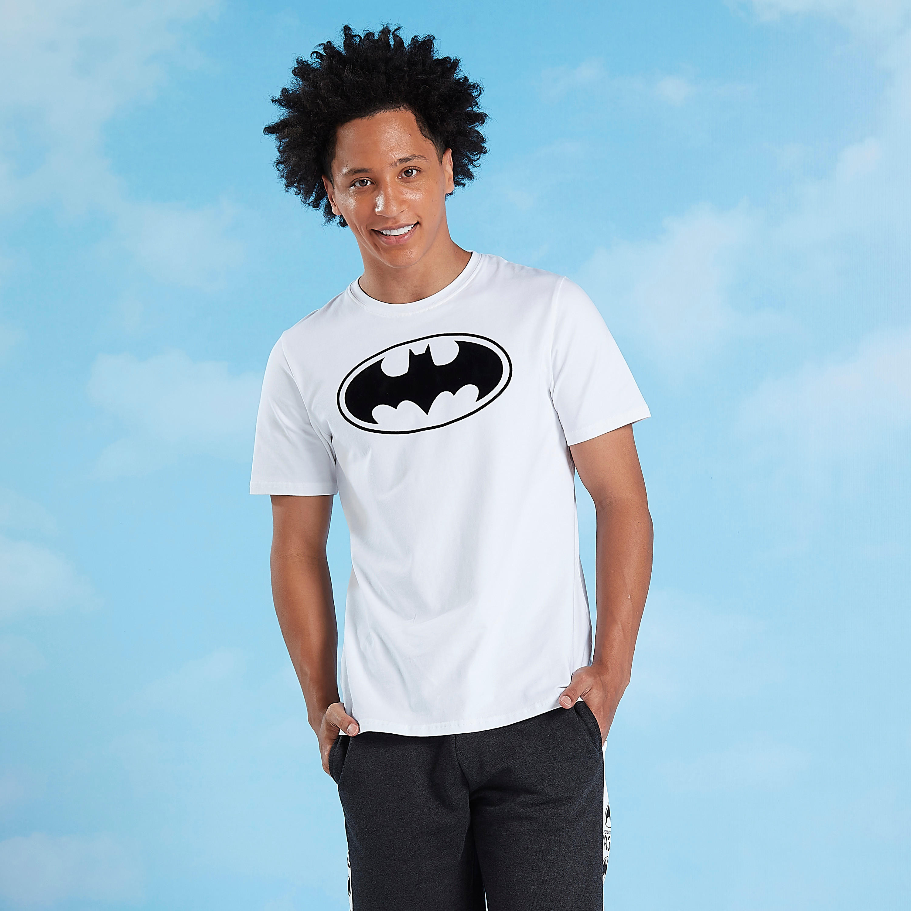 تيشيرت سليم بياقة ضيّقة وأكمام قصيرة وطبعات باتمان-men-clothing-tshirtsandpolos-tshirts-image-2