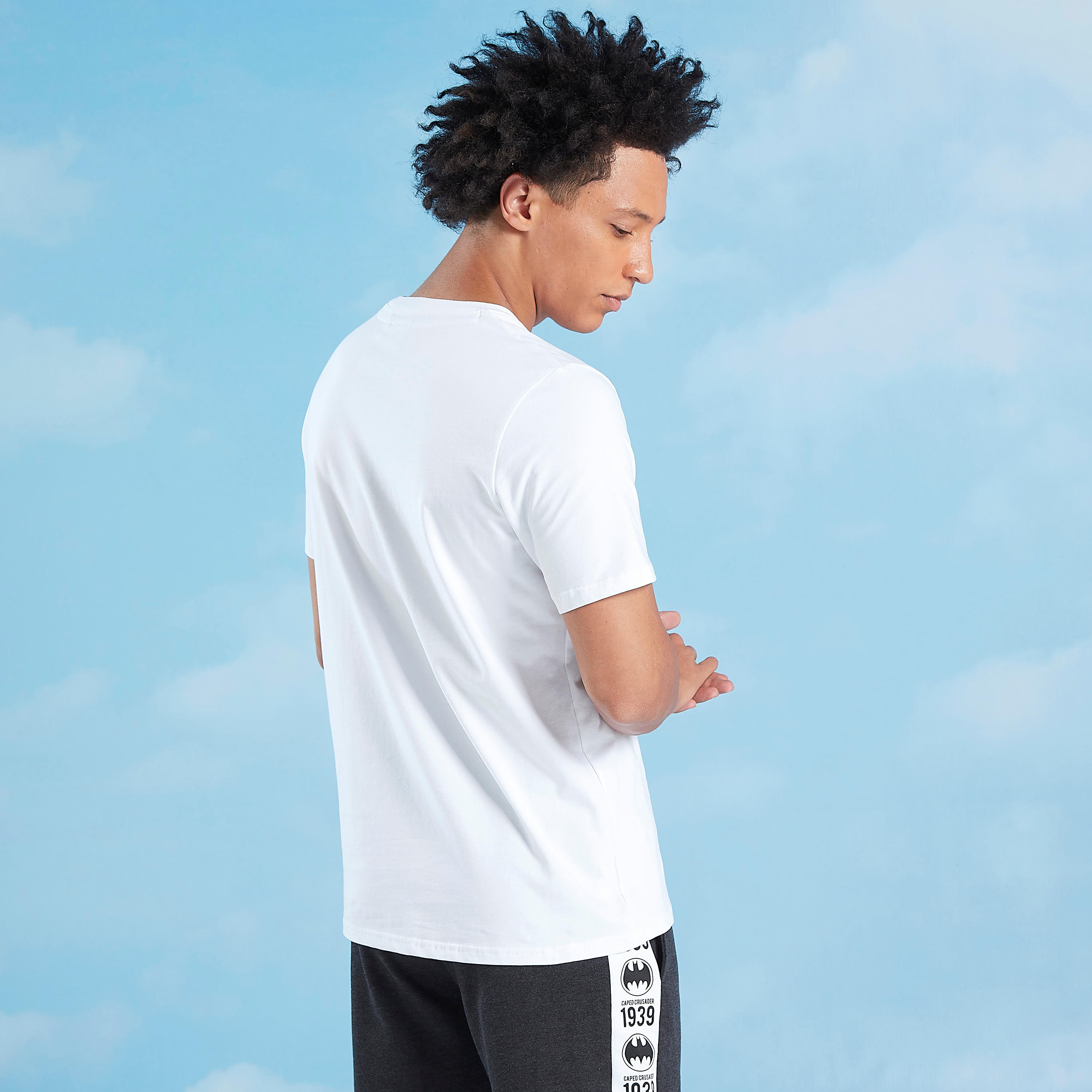تيشيرت سليم بياقة ضيّقة وأكمام قصيرة وطبعات باتمان-men-clothing-tshirtsandpolos-tshirts-image-5