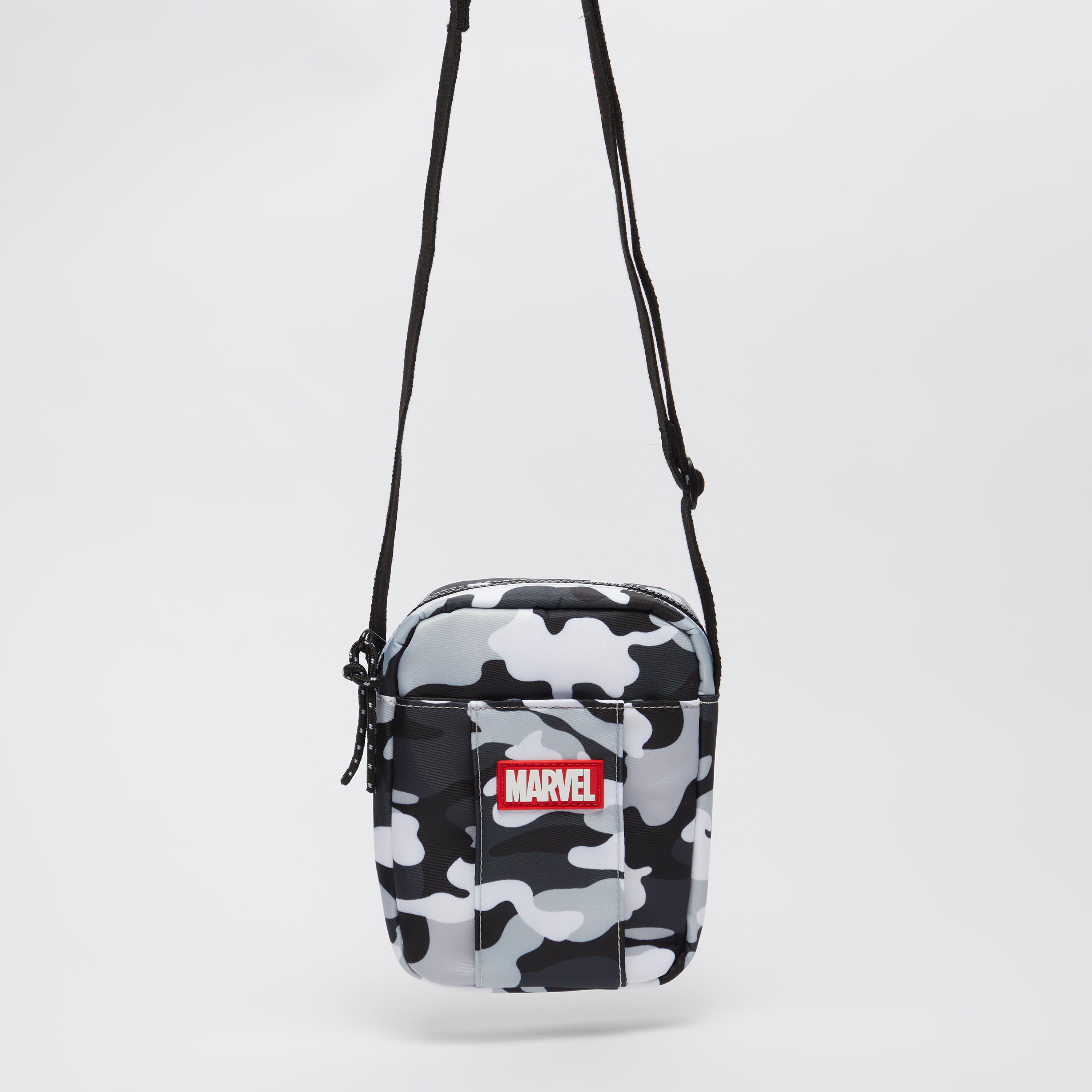 شنطة كروس بودي بحزام قابل للتعديل وزخارف مارفل-men-bags-image-4