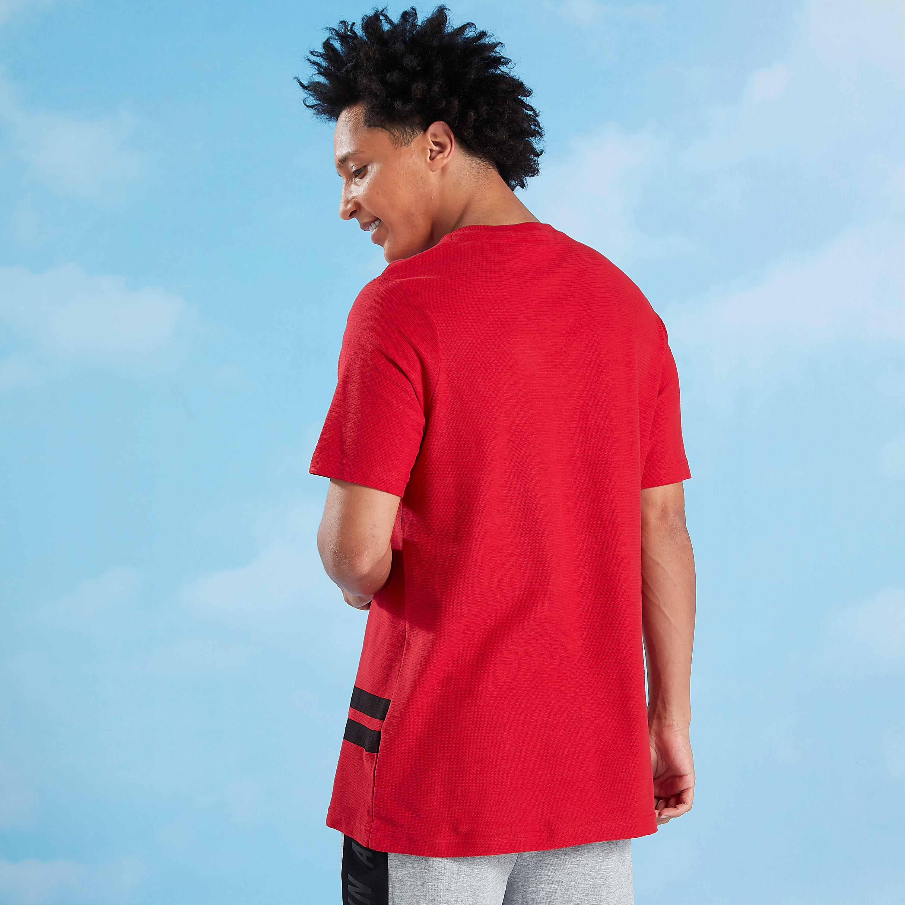 تيشيرت سليم بياقة ضيقة وأكمام قصيرة وطبعات أفينجيرز-men-clothing-tshirtsandpolos-tshirts-image-4