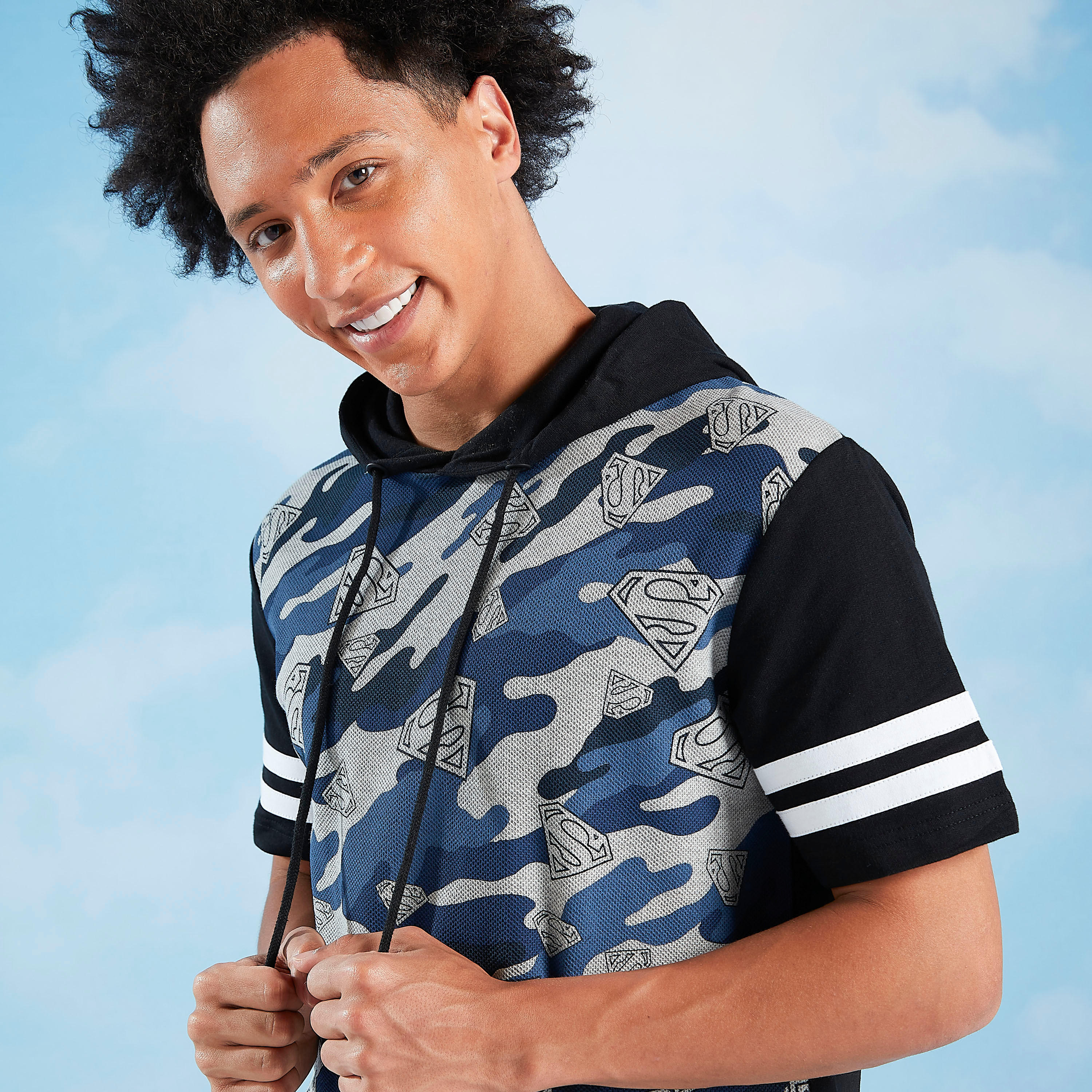 تيشيرت سليم فيت بأكمام قصيرة وقبعة وطبعات سوبر مان-men-clothing-tshirtsandpolos-tshirts-image-1