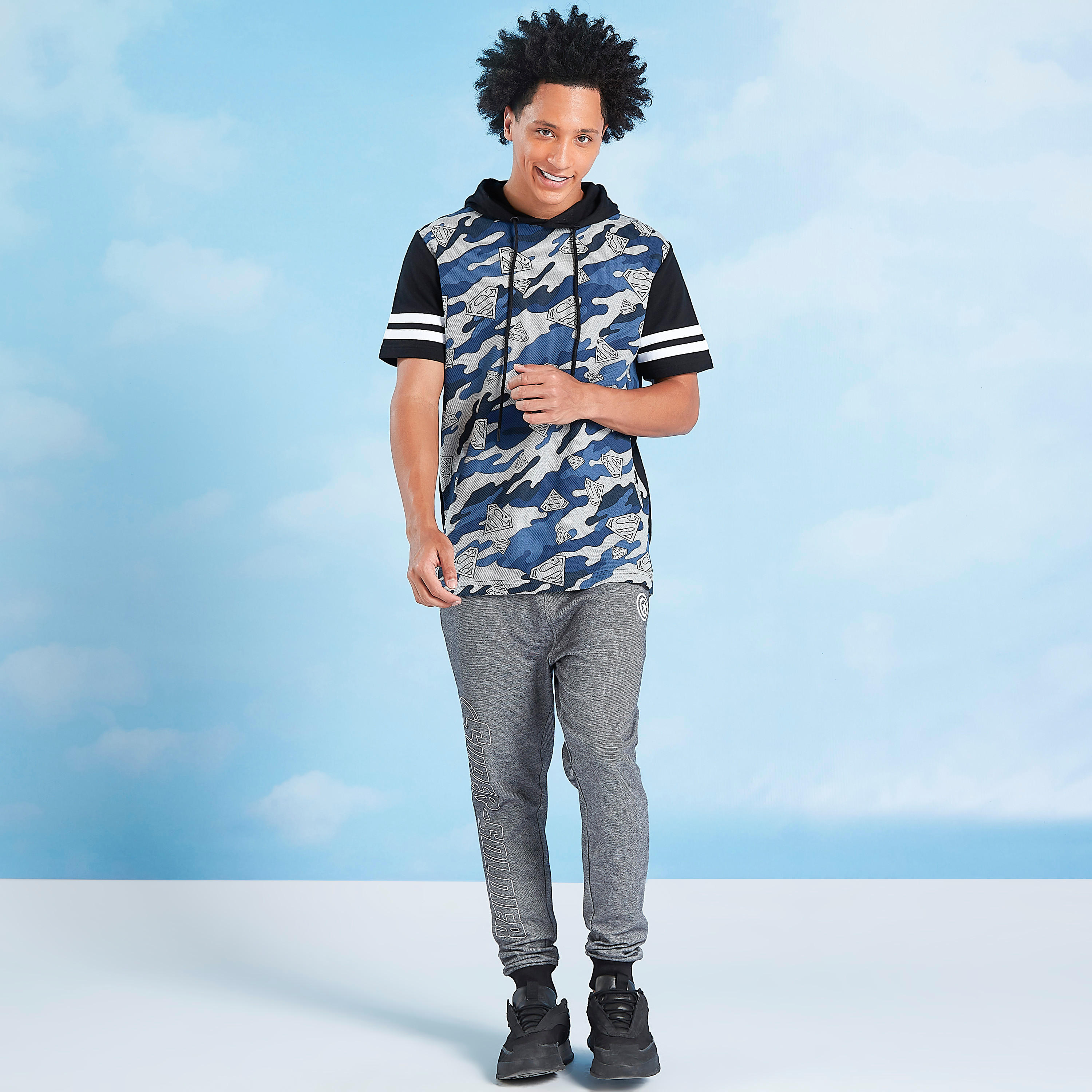 تيشيرت سليم فيت بأكمام قصيرة وقبعة وطبعات سوبر مان-men-clothing-tshirtsandpolos-tshirts-image-2