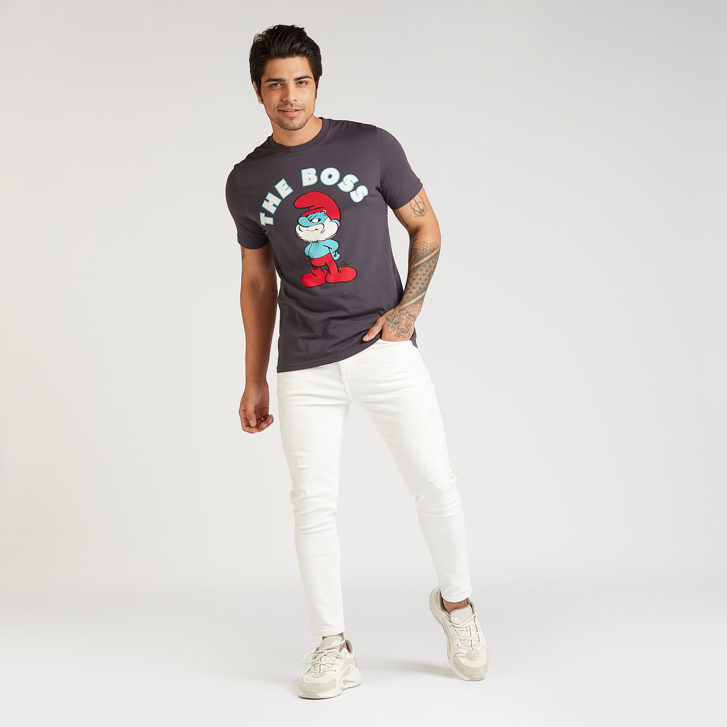 تيشيرت سليم فيت بياقة ضيقة وأكمام قصيرة وطبعات السنافر-men-clothing-tshirtsandpolos-tshirts-image-2