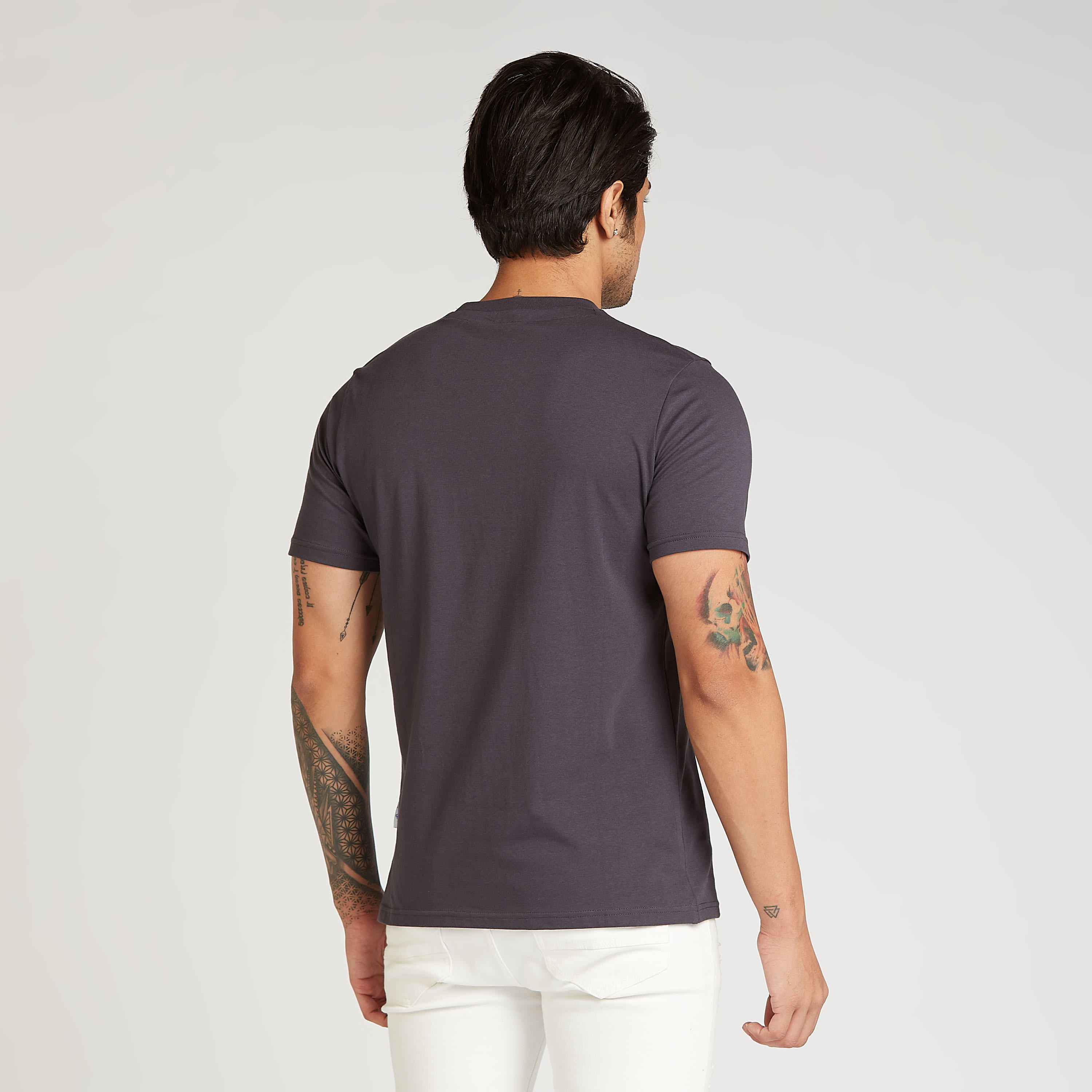 تيشيرت سليم فيت بياقة ضيقة وأكمام قصيرة وطبعات السنافر-men-clothing-tshirtsandpolos-tshirts-image-4