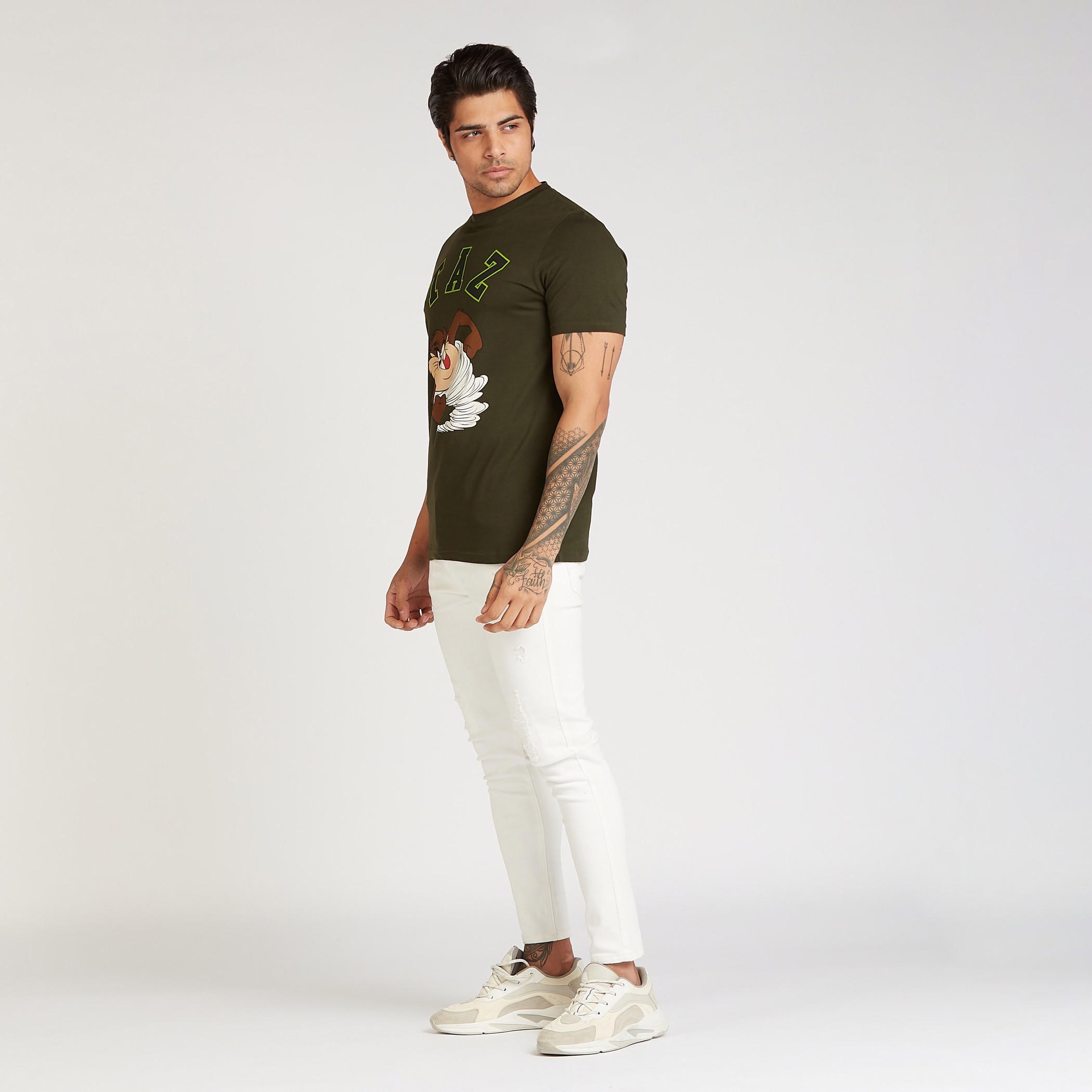 تيشيرت سليم فيت بياقة ضيقة وأكمام قصيرة وطبعات تاسمانيان ديفل-men-clothing-tshirtsandpolos-tshirts-image-2