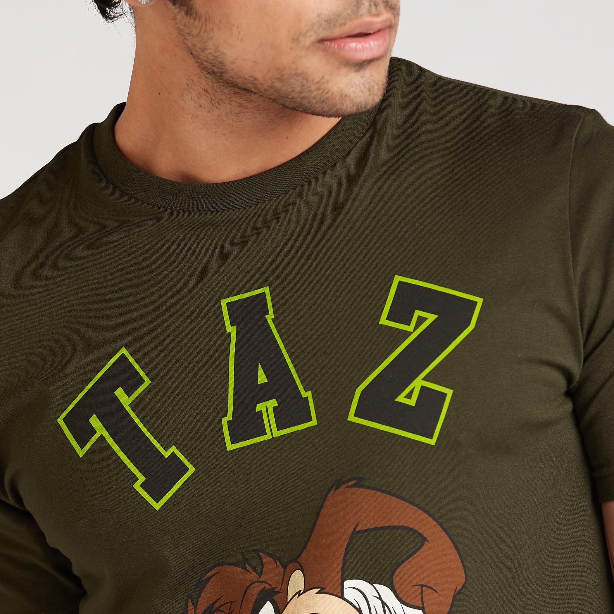 تيشيرت سليم فيت بياقة ضيقة وأكمام قصيرة وطبعات تاسمانيان ديفل-men-clothing-tshirtsandpolos-tshirts-image-3