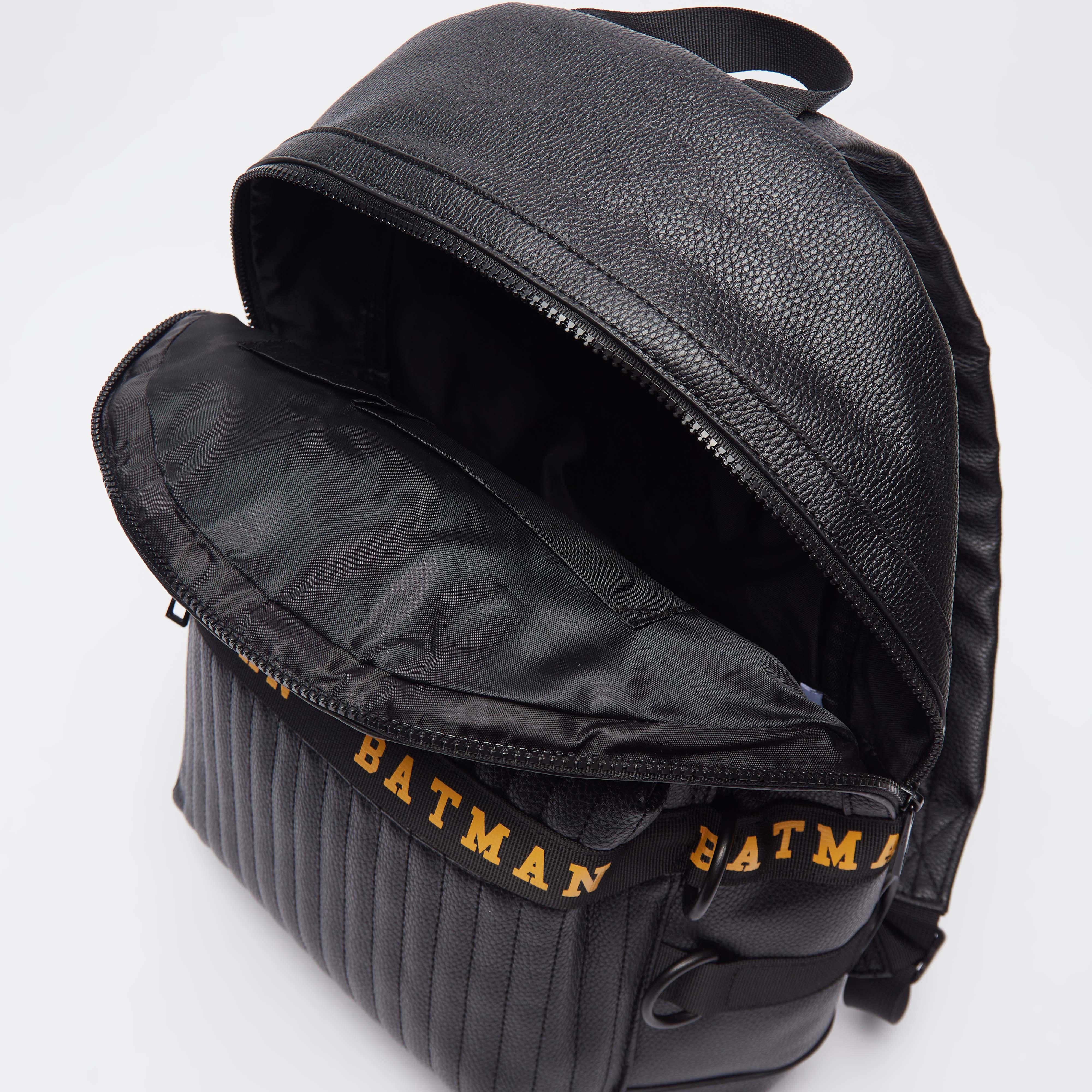 شنطة ظهر بحمّالات كتف قابلة للتعديل وطبعات باتمان-men-bags-image-1