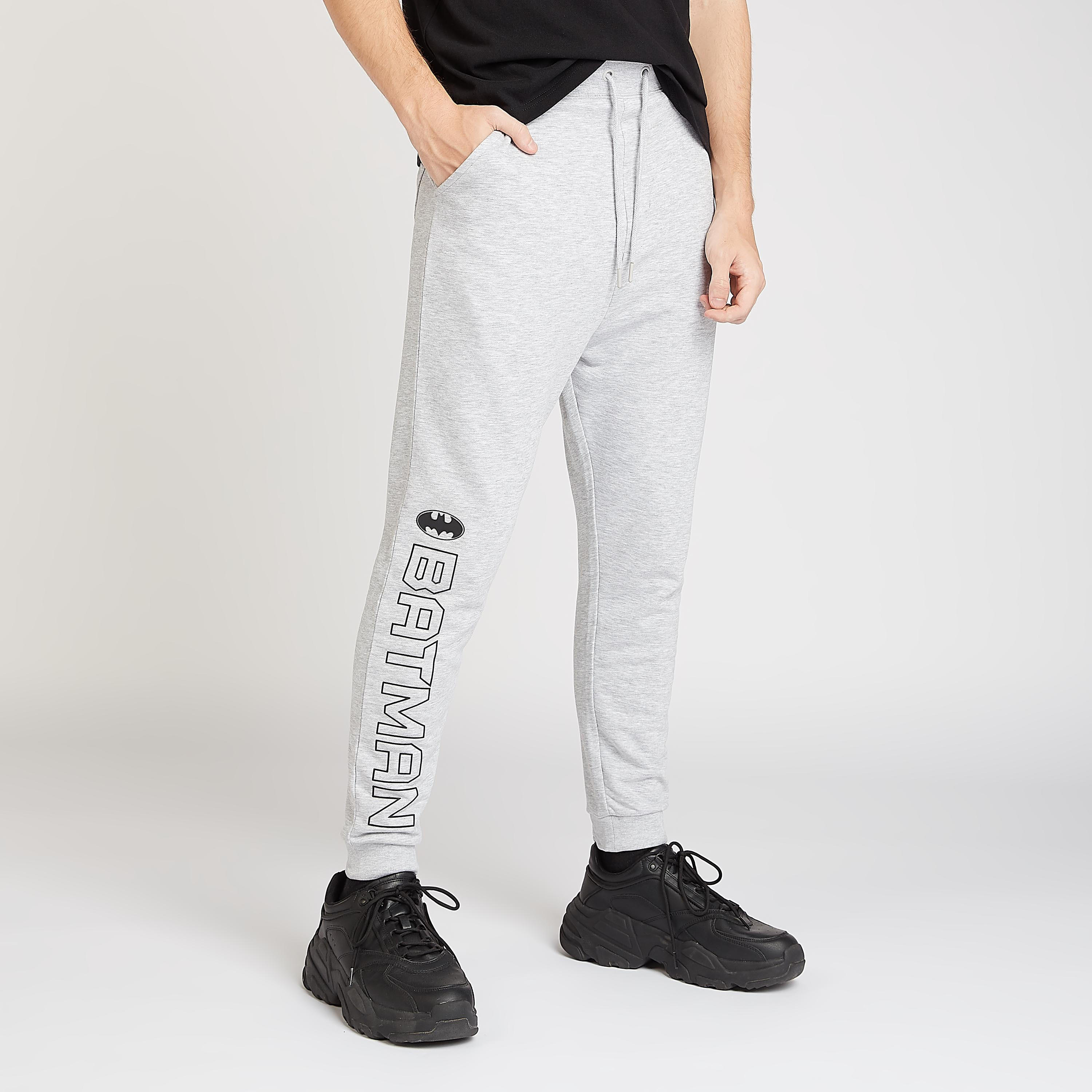 بنطلون رياضي مستدام بجيوب ورباط وطبعات باتمان-men-clothing-bottoms-joggers-image-1