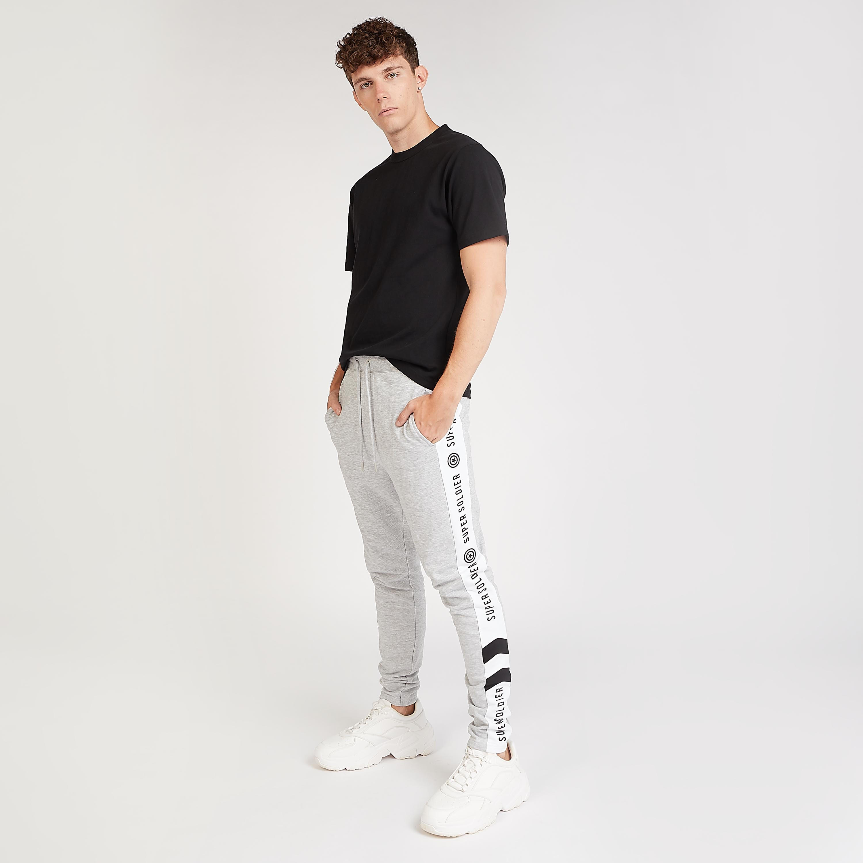 بنطلون مستدام رياضي سكيني بطبعات كابتن أمريكا وتفاصيل جيوب-men-clothing-bottoms-trousersandchinos-trousers-image-2