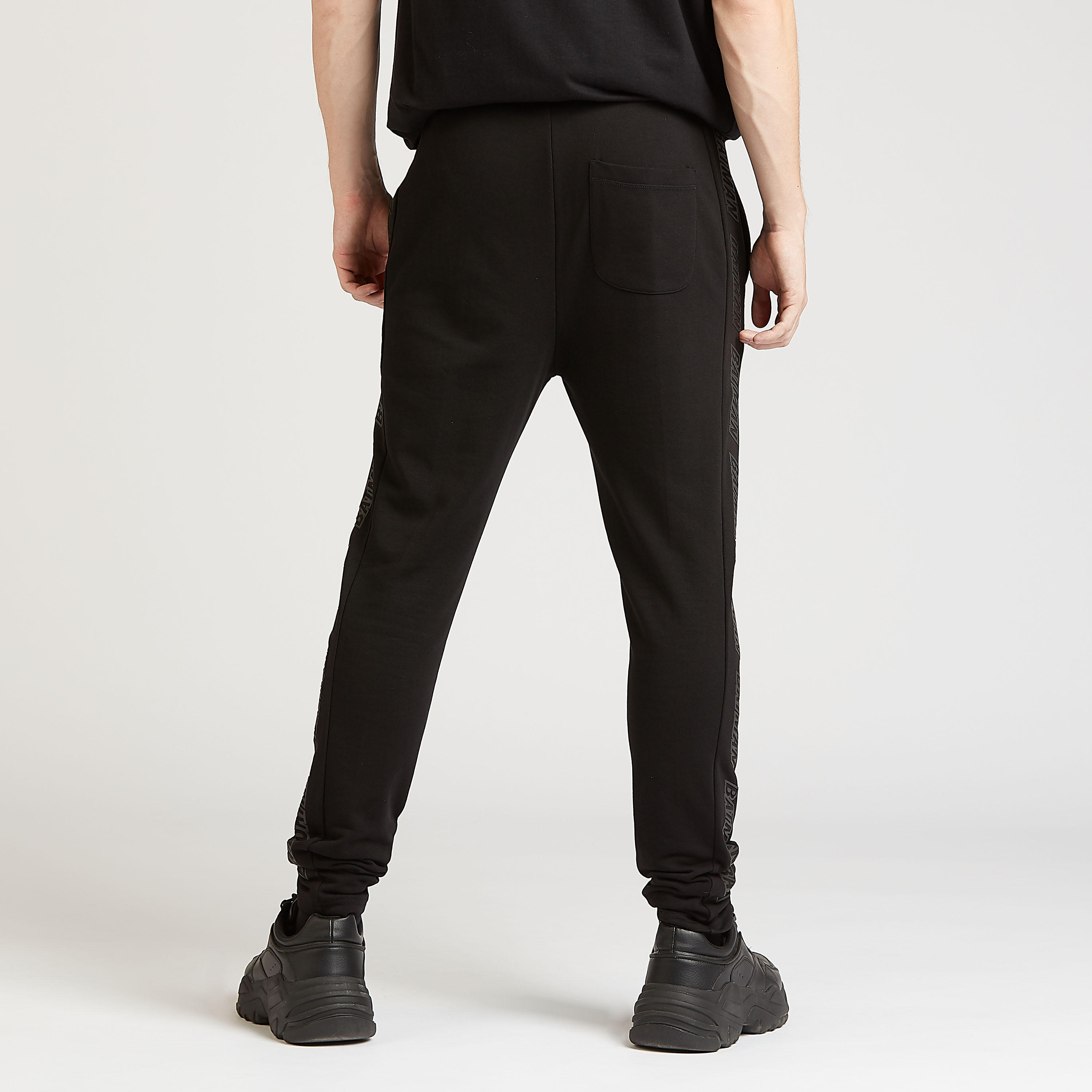 بنطلون رياضي مستدام  بجيوب ورباط وطبعات باتمان-men-clothing-bottoms-joggers-image-4