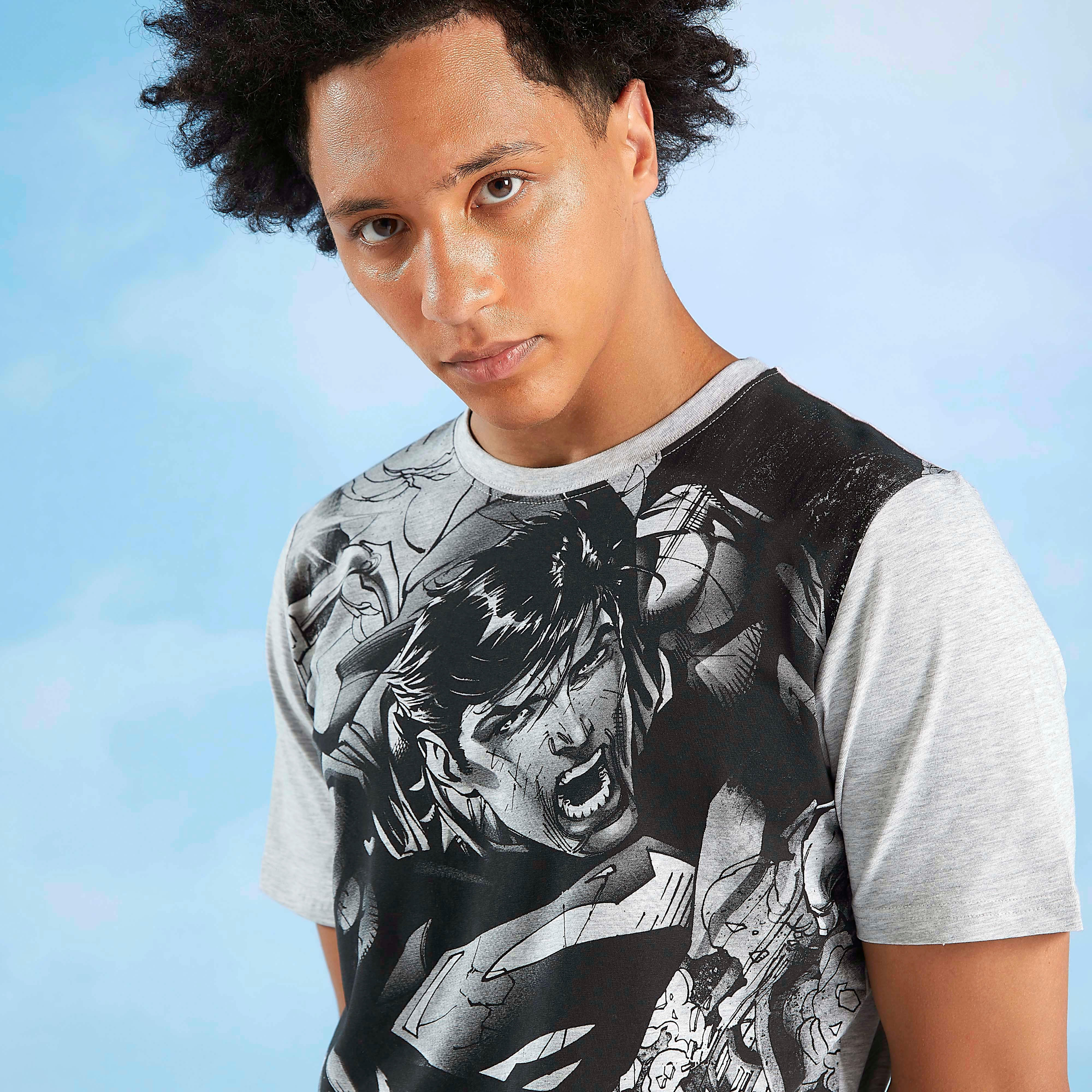 تيشيرت سليم بياقة ضيقة وأكمام قصيرة وطبعات سوبرمان-men-clothing-tshirtsandpolos-tshirts-image-1