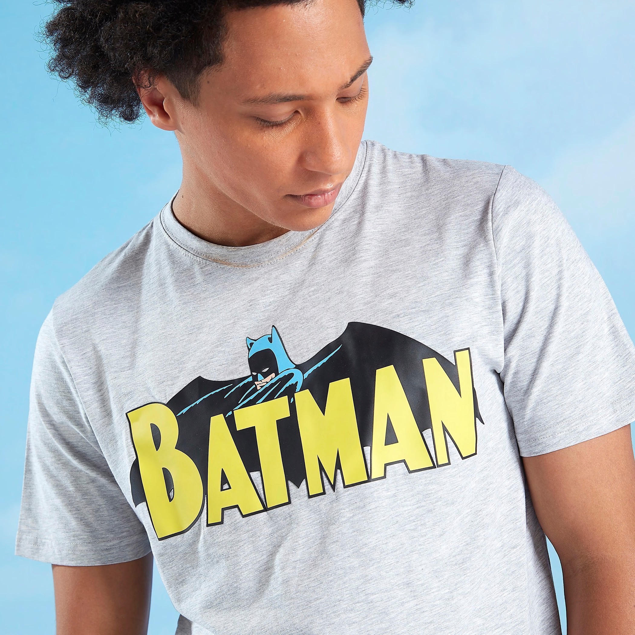 تيشيرت سليم فيت بياقة ضيّقة وأكمام قصيرة وطبعات باتمان-men-clothing-tshirtsandpolos-tshirts-image-3