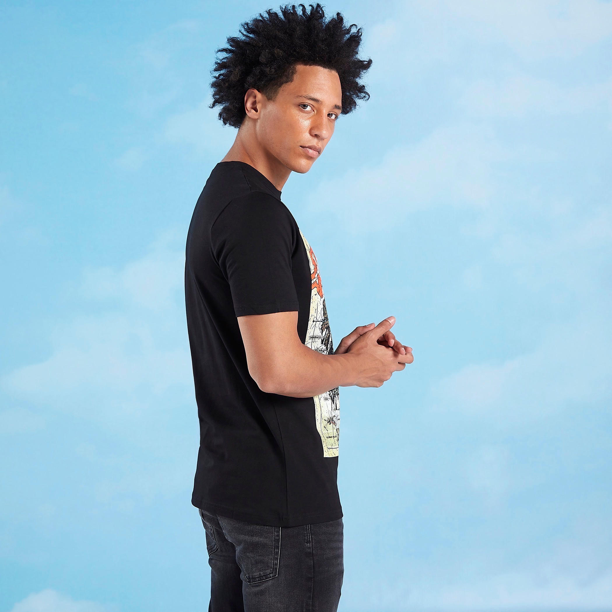 تيشيرت سليم فيت بأكمام قصيرة وياقة ضيّقة وطبعات ستار وورز-men-clothing-tshirtsandpolos-tshirts-image-4