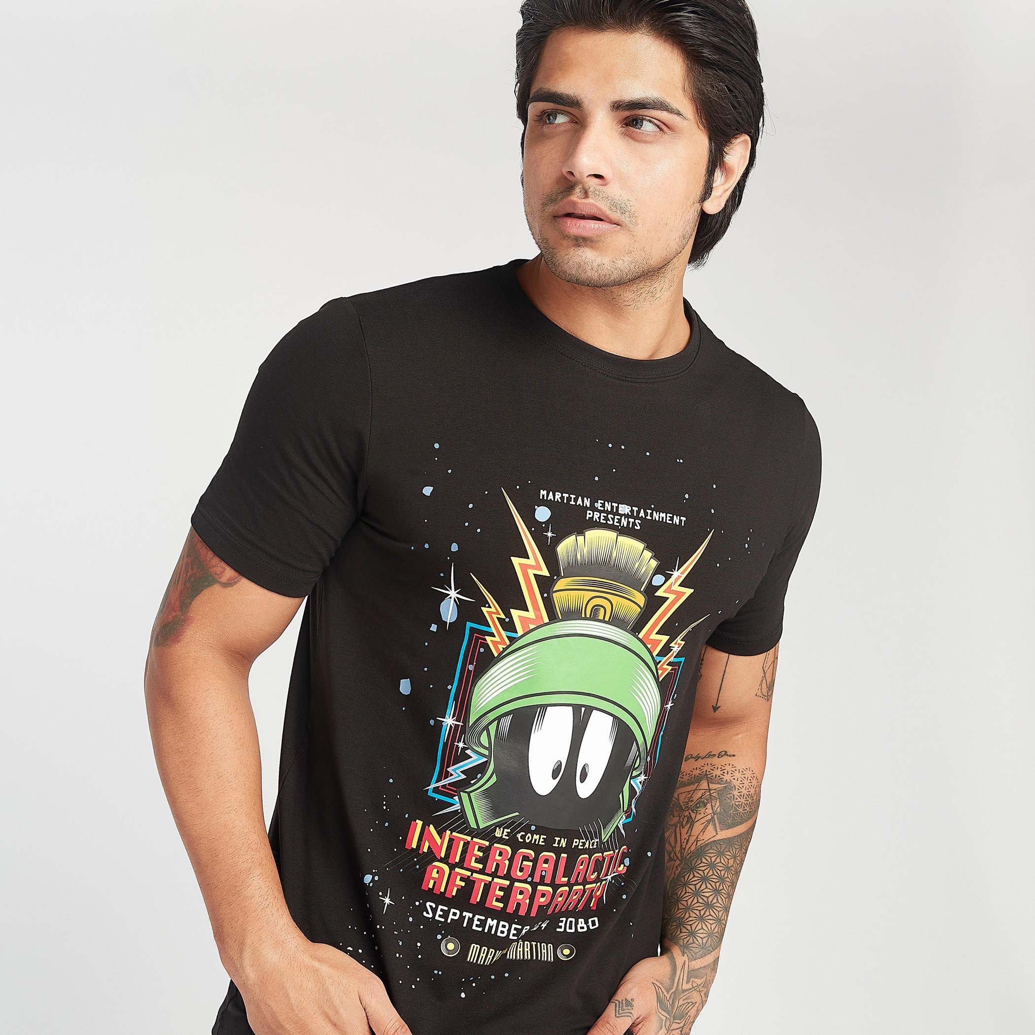 تيشيرت بياقة ضيقة وأكمام قصيرة وطبعات-men-clothing-tshirtsandpolos-tshirts-image-4