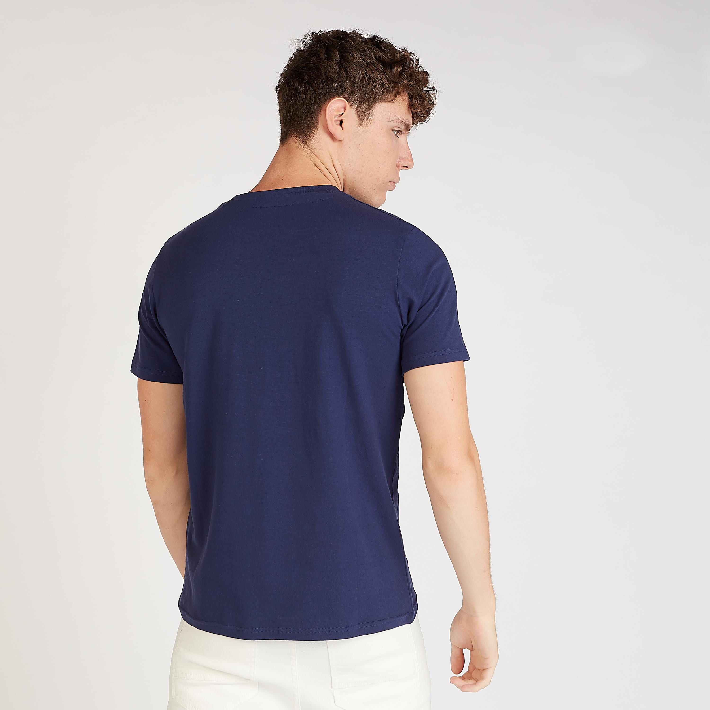 تيشيرت بياقة ضيقة وأكمام قصيرة وطبعات-men-clothing-tshirtsandpolos-tshirts-image-4